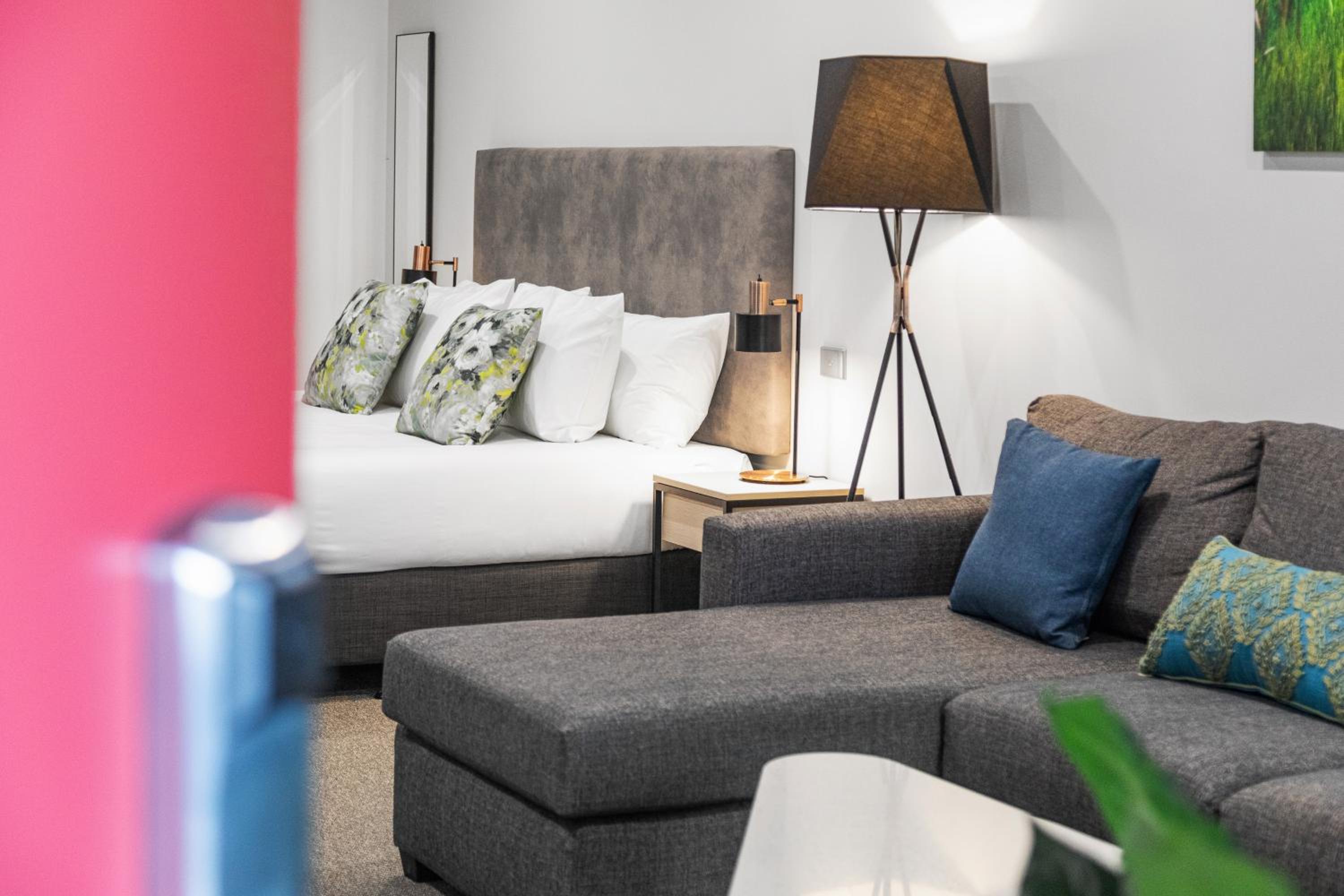 Executive Suite - Photo 6
