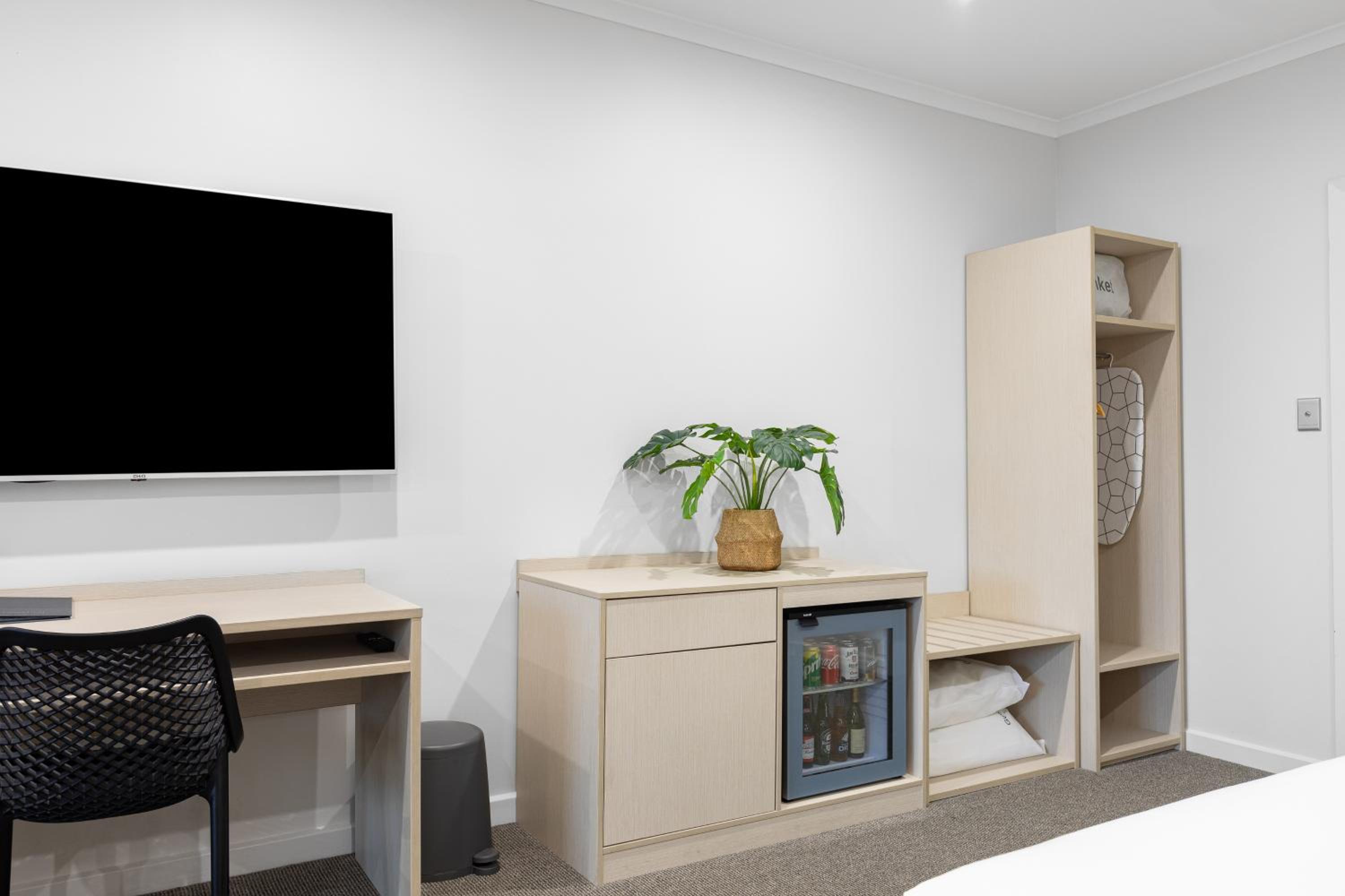 Executive Suite - Photo 5
