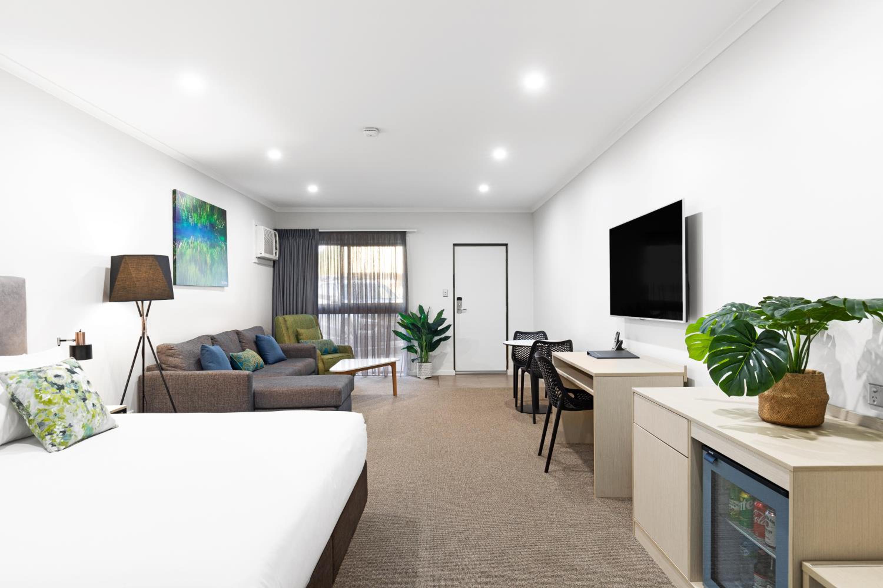 Executive Suite - Photo 8
