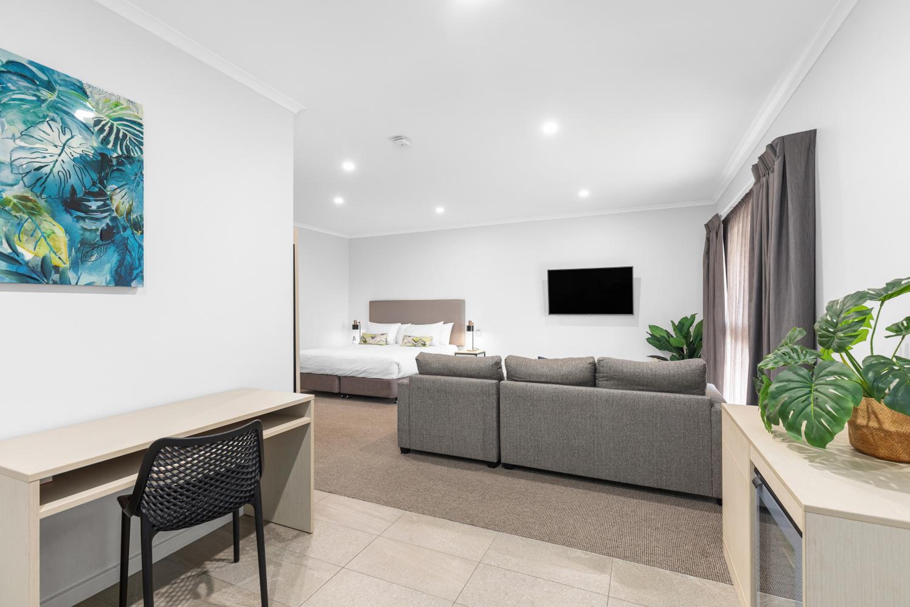 Deluxe King Suite - Photo 4