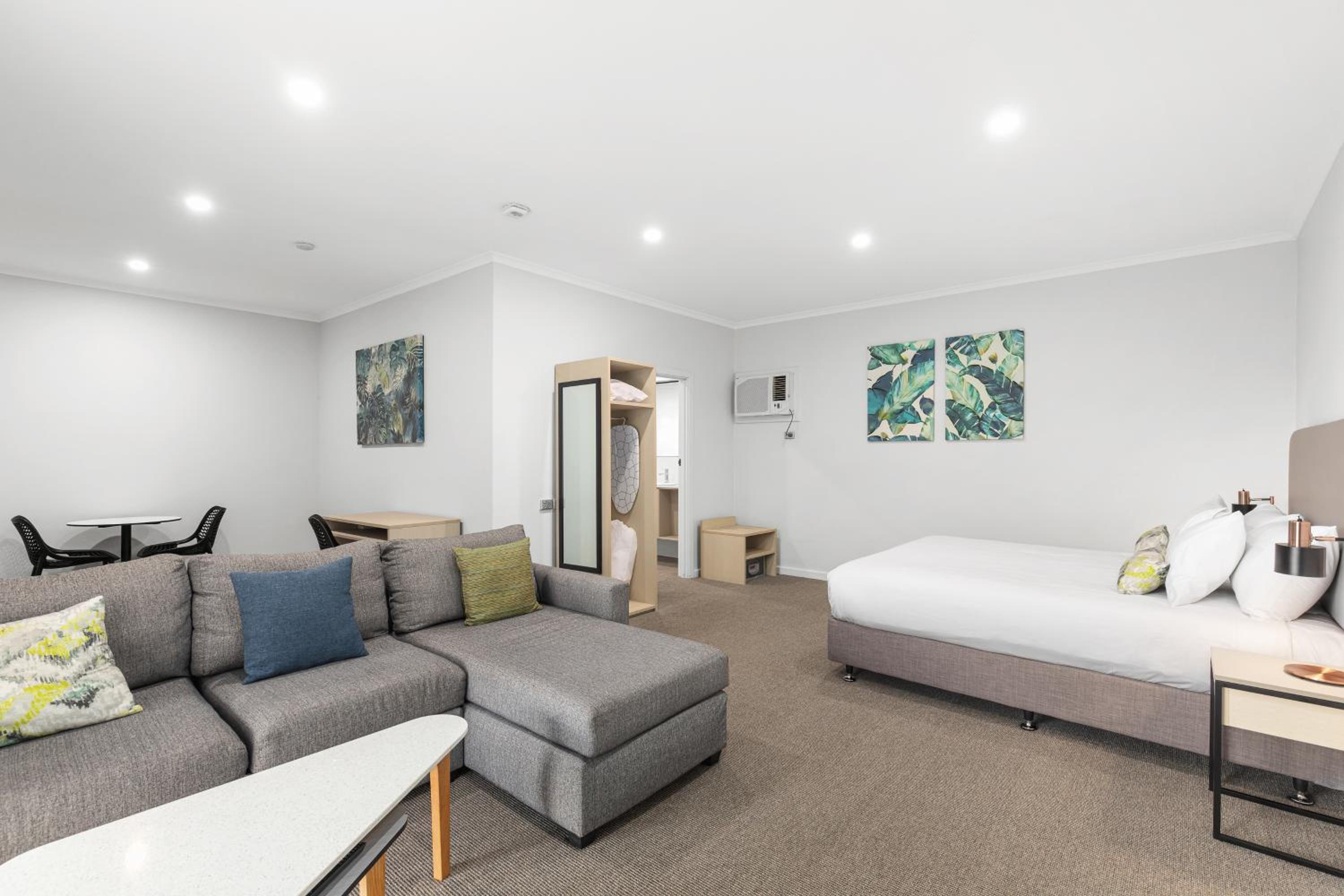 Deluxe King Suite - Photo 1
