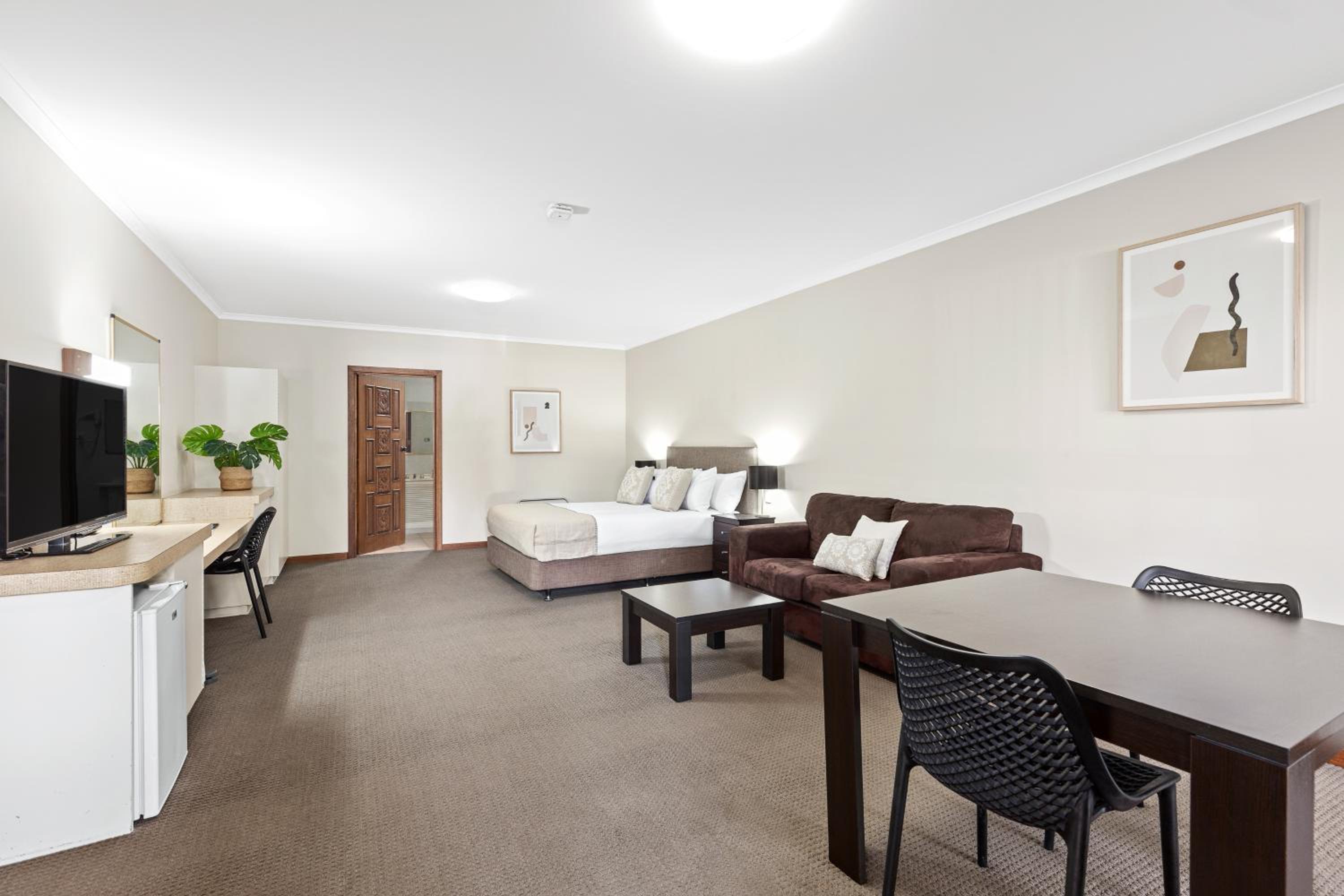 Standard Queen Suite - Photo 4