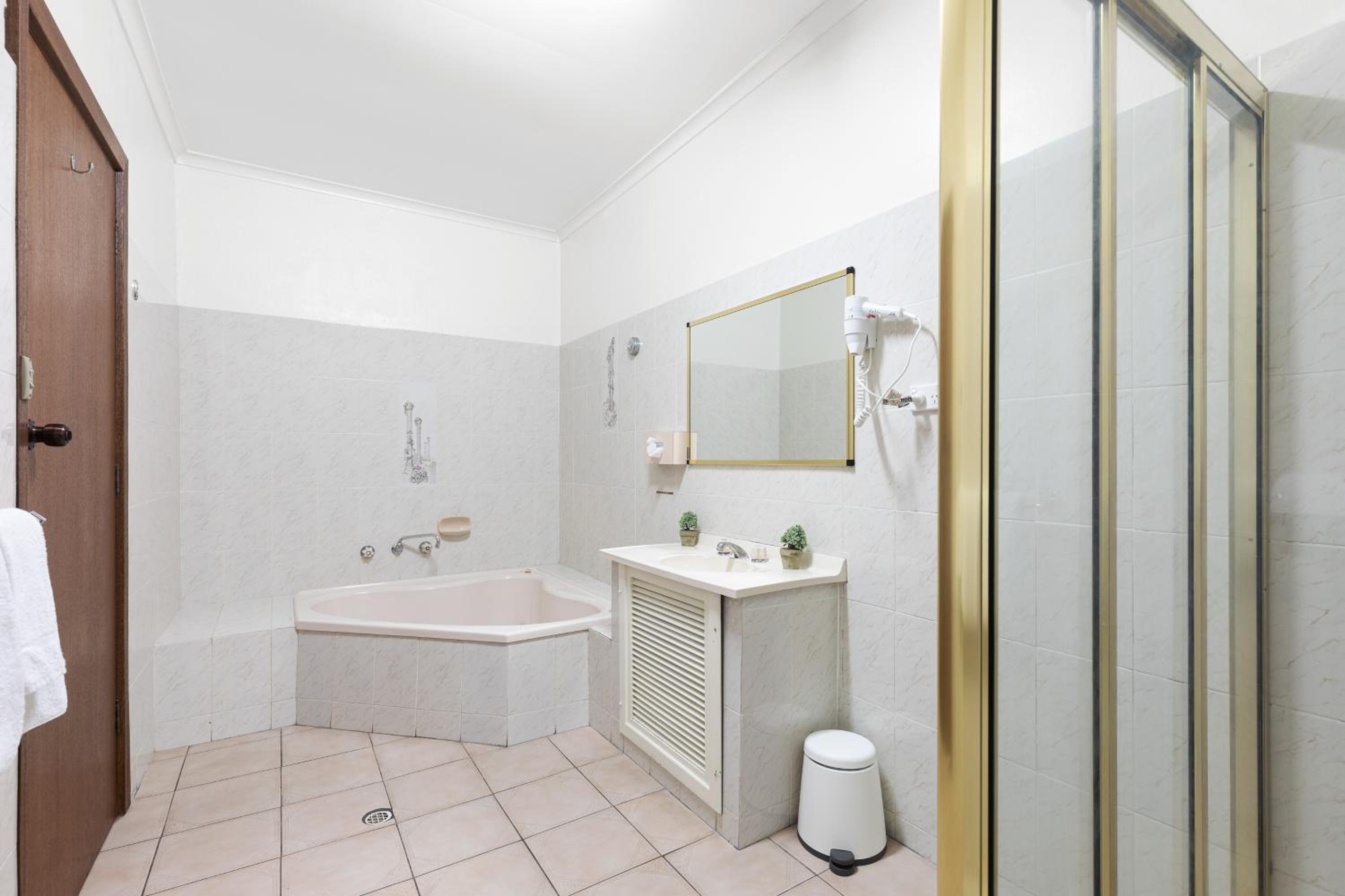 Standard Queen Suite - Photo 3