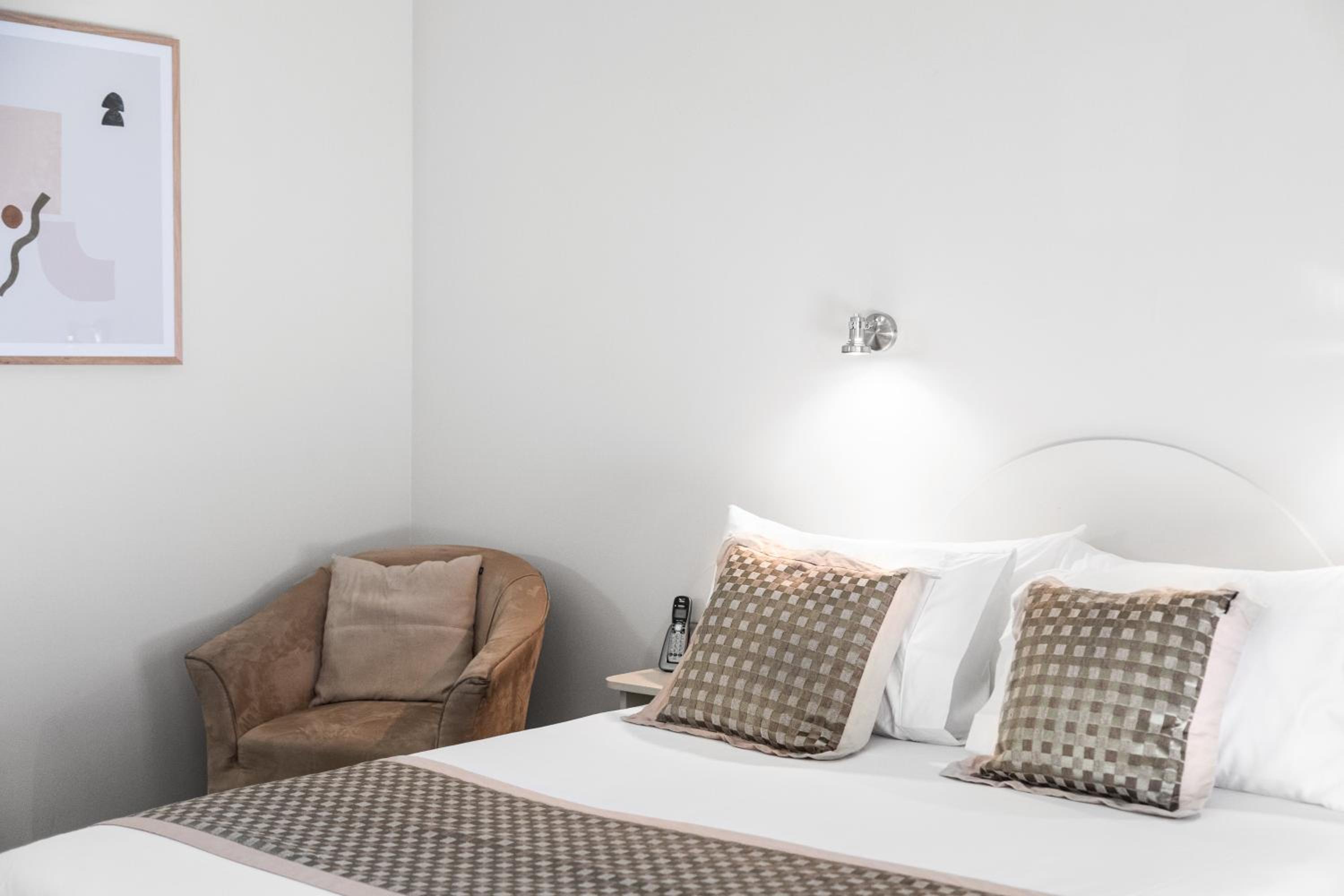 Standard Queen Suite - Photo 9