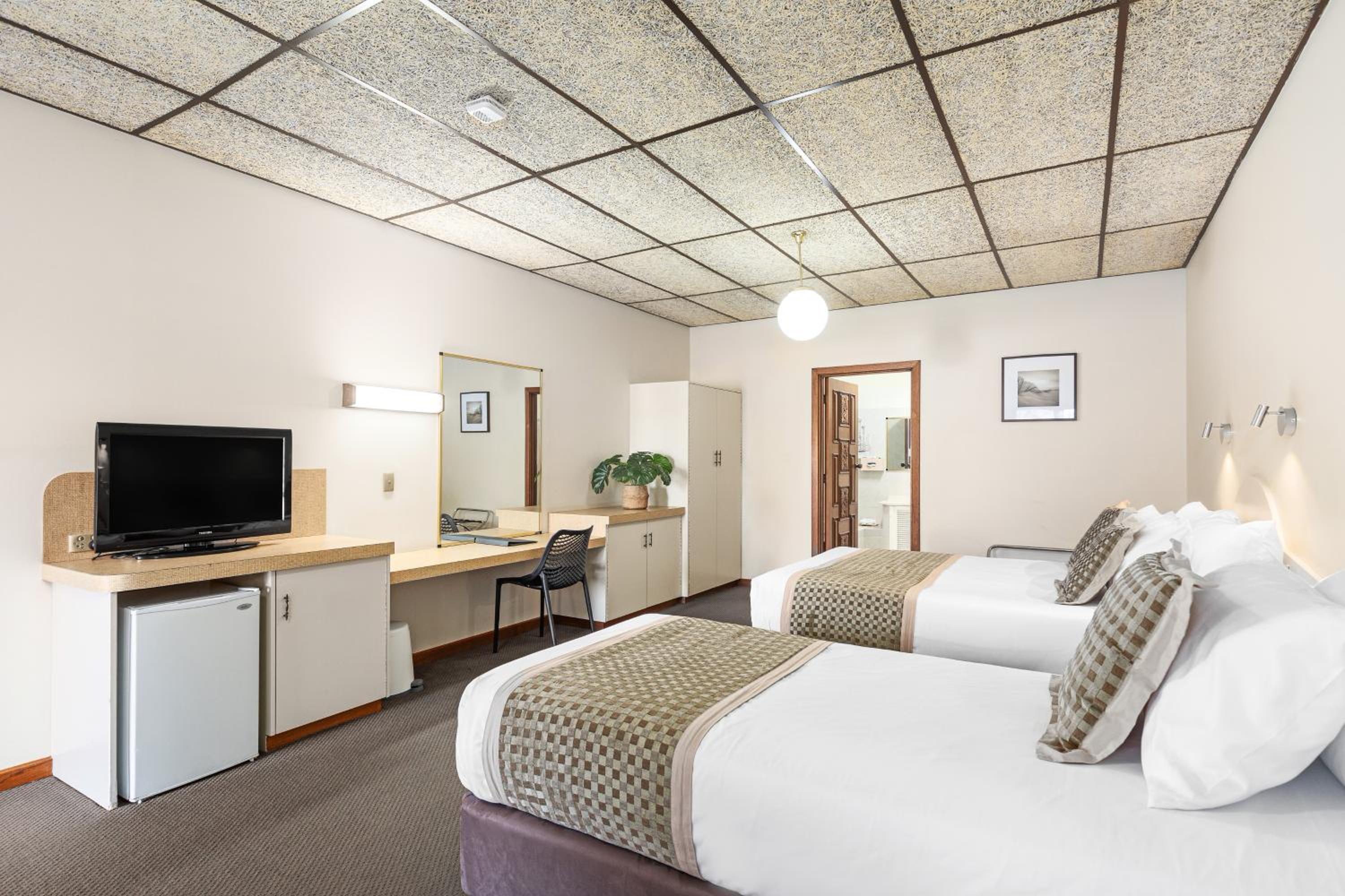 Standard Twin Suite - Photo 10