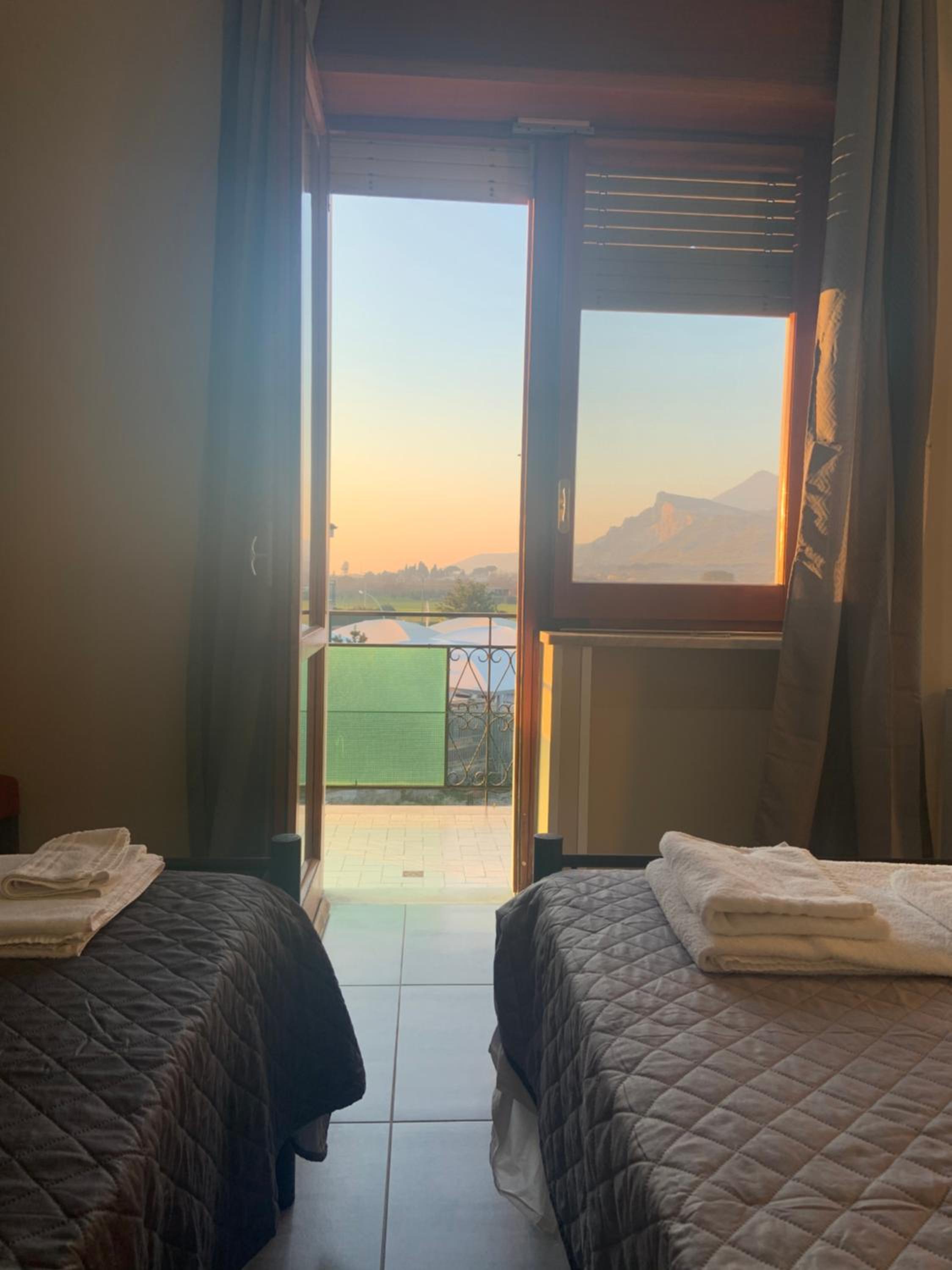 Double or Twin Room with Private External Bathroom - Photo 17