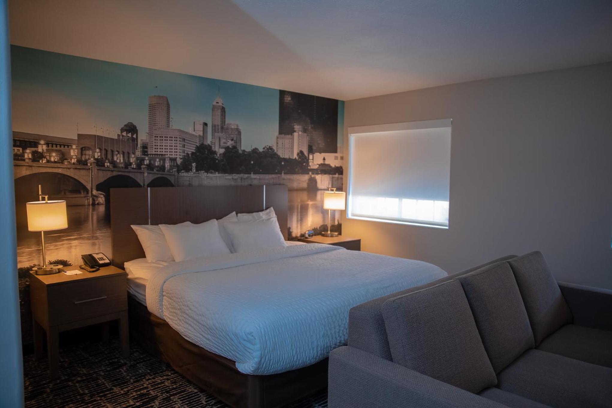 King Suite with Sofa Bed - Non-Smoking - Photo 9