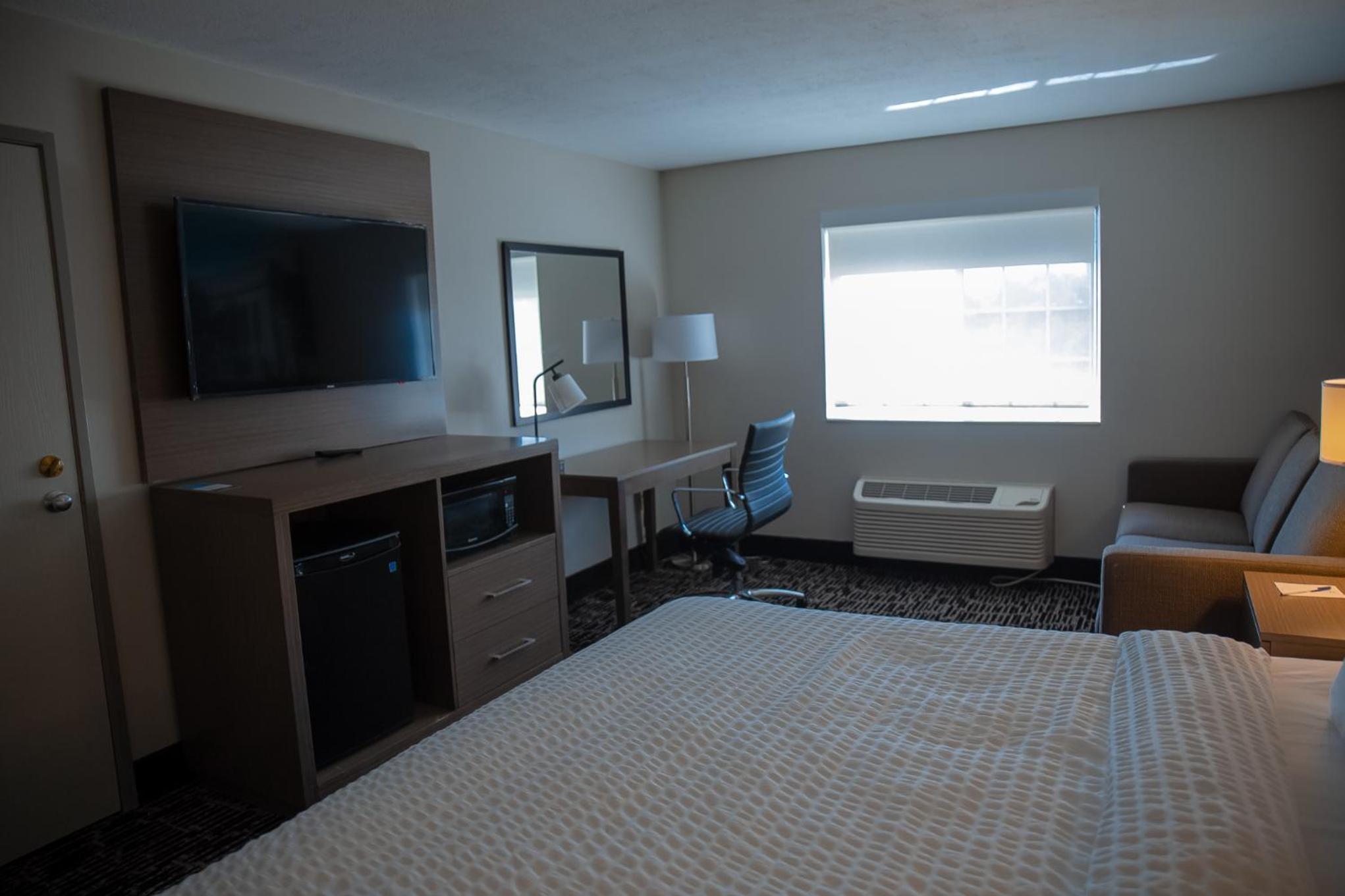 King Room with Sofa Bed - Non-Smoking - Photo 1