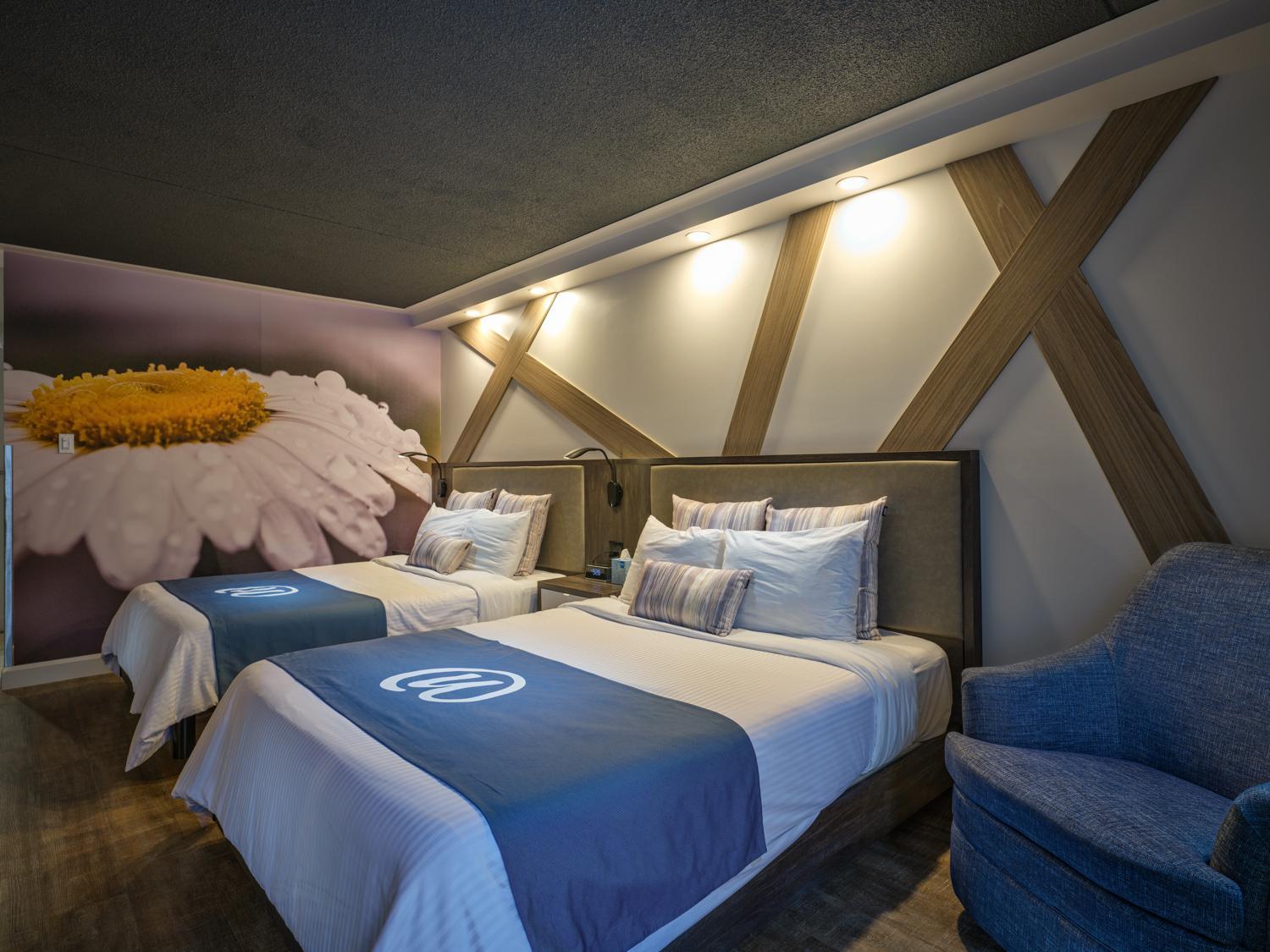 Classic Queen Room with Two Queen Beds - Photo 4