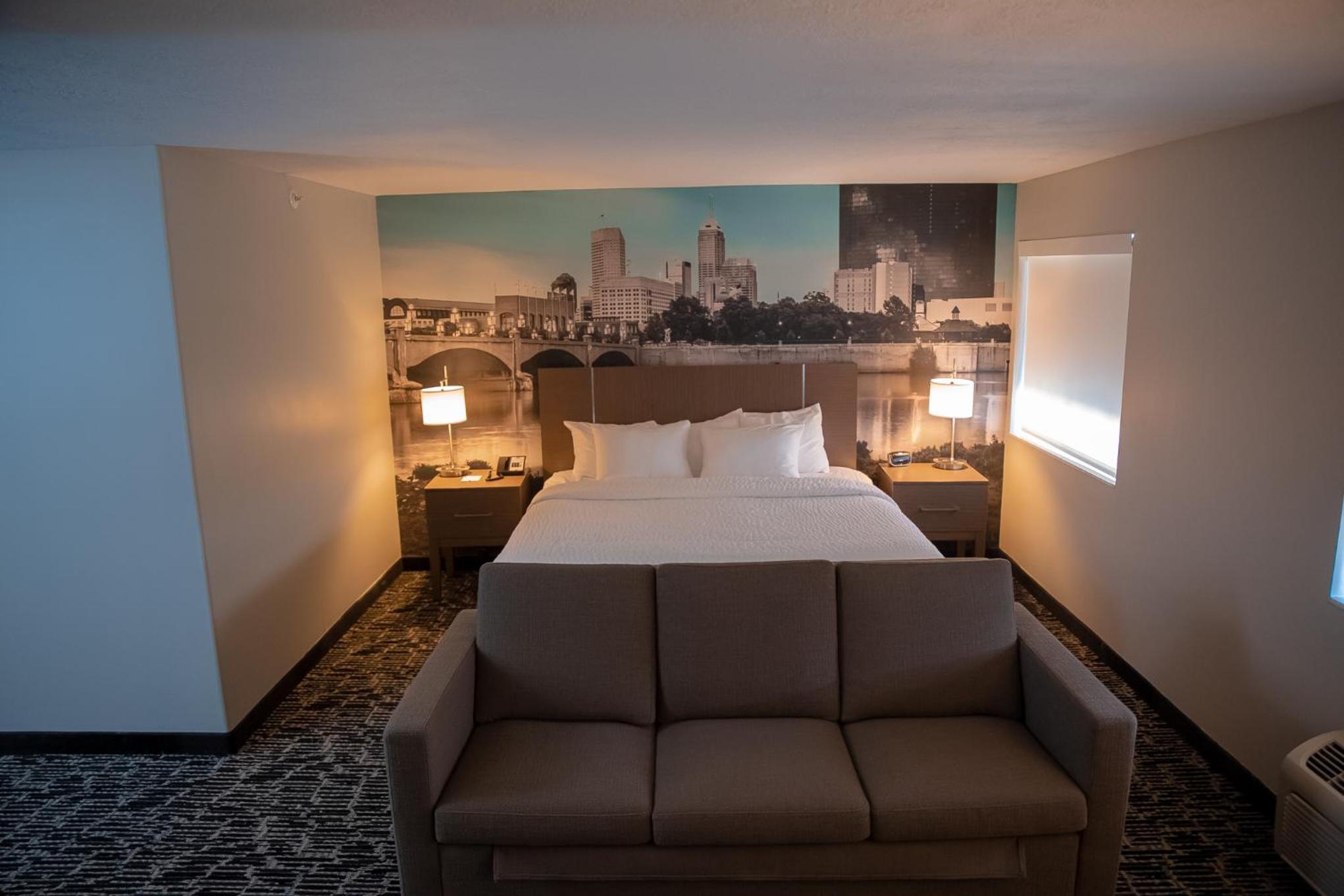 King Room with Sofa Bed - Non-Smoking - Photo 13