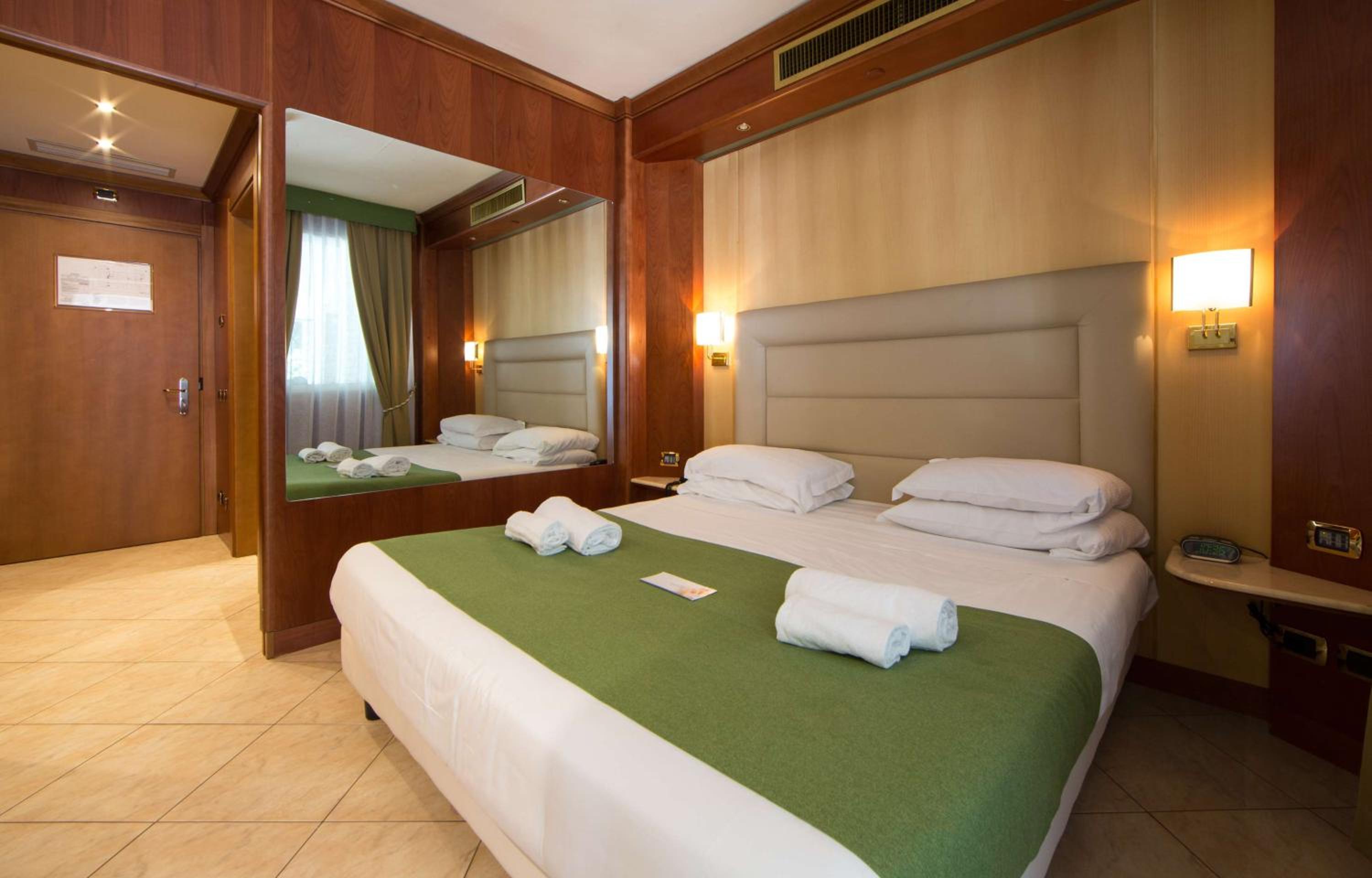 Standard Double Room - Photo 1