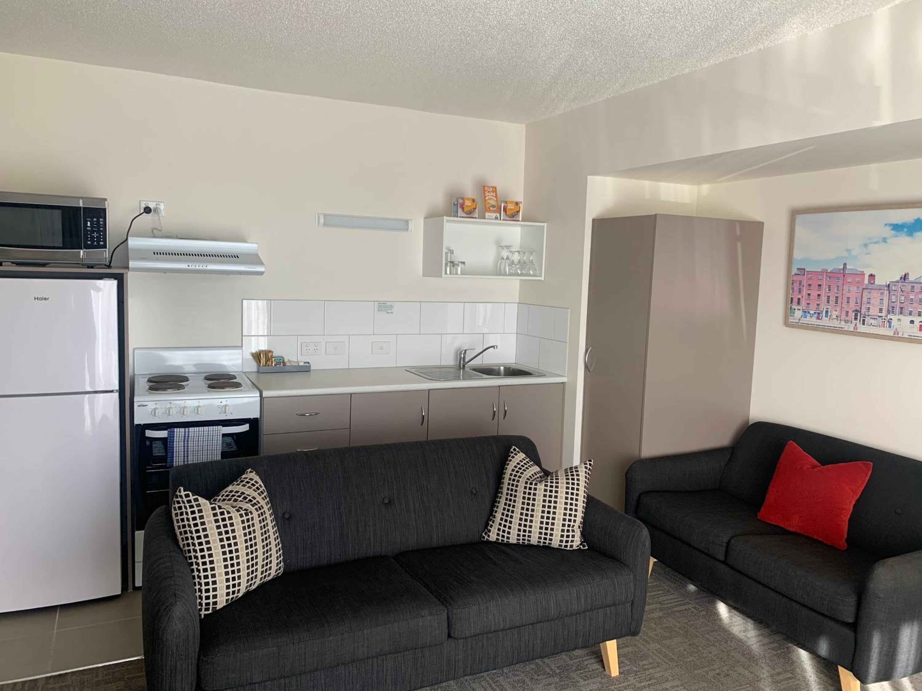 Three-Bedroom Apartment - Photo 7