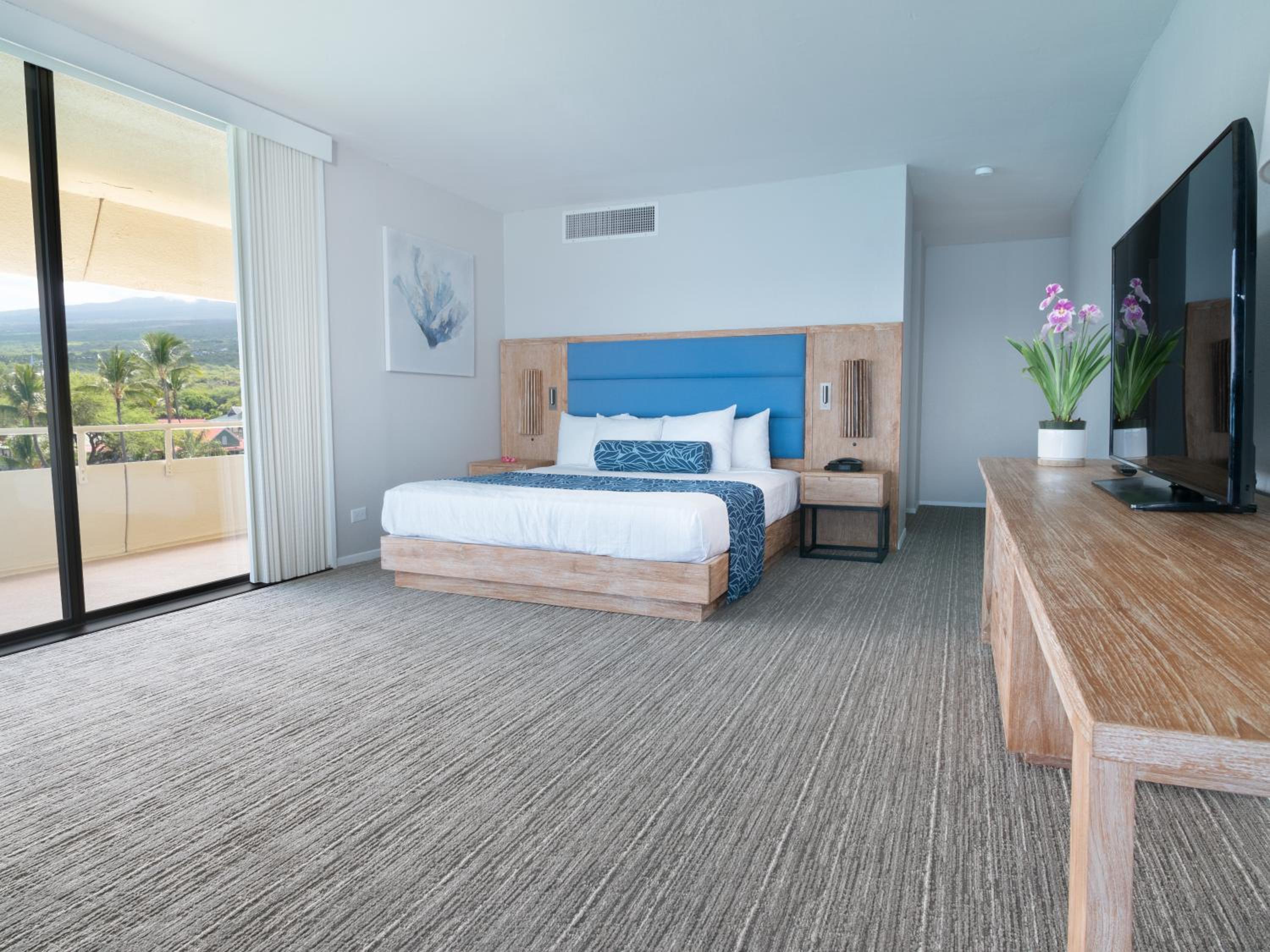 Corner King Oceanfront thumbnail 5