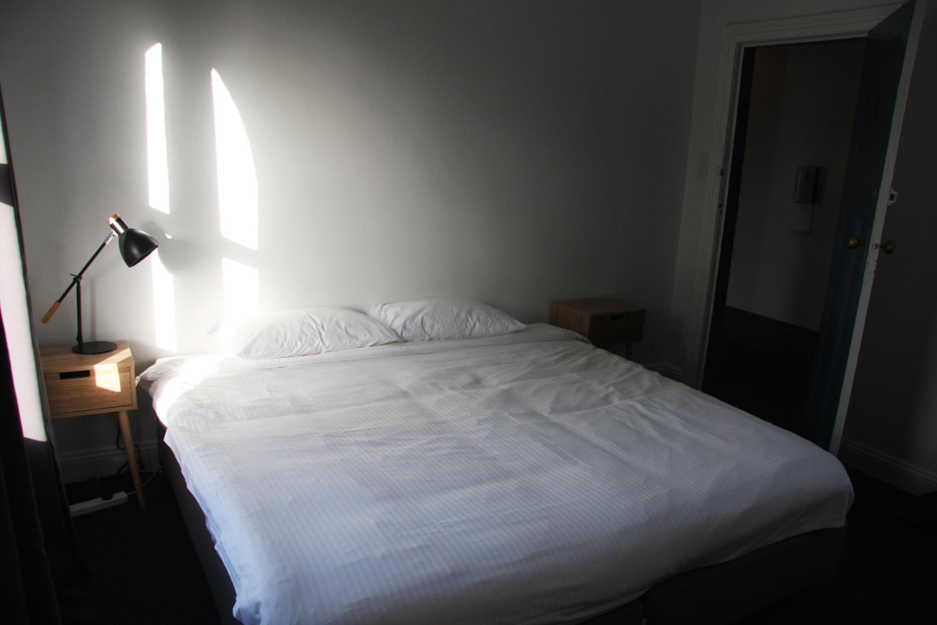 Budget Double Room - Renovated recently - Photo 5