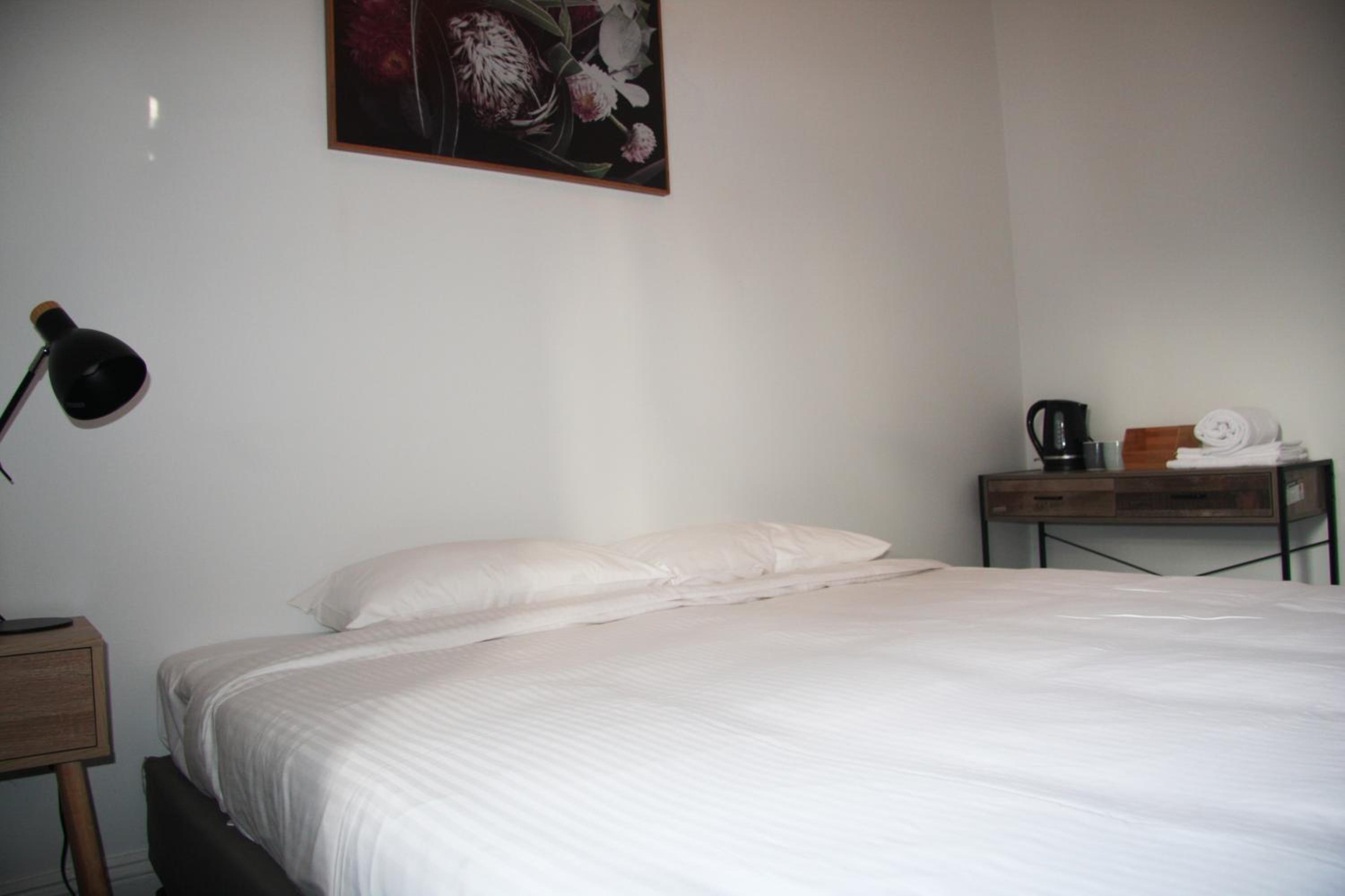 Budget Double Room - Renovated recently - Photo 3