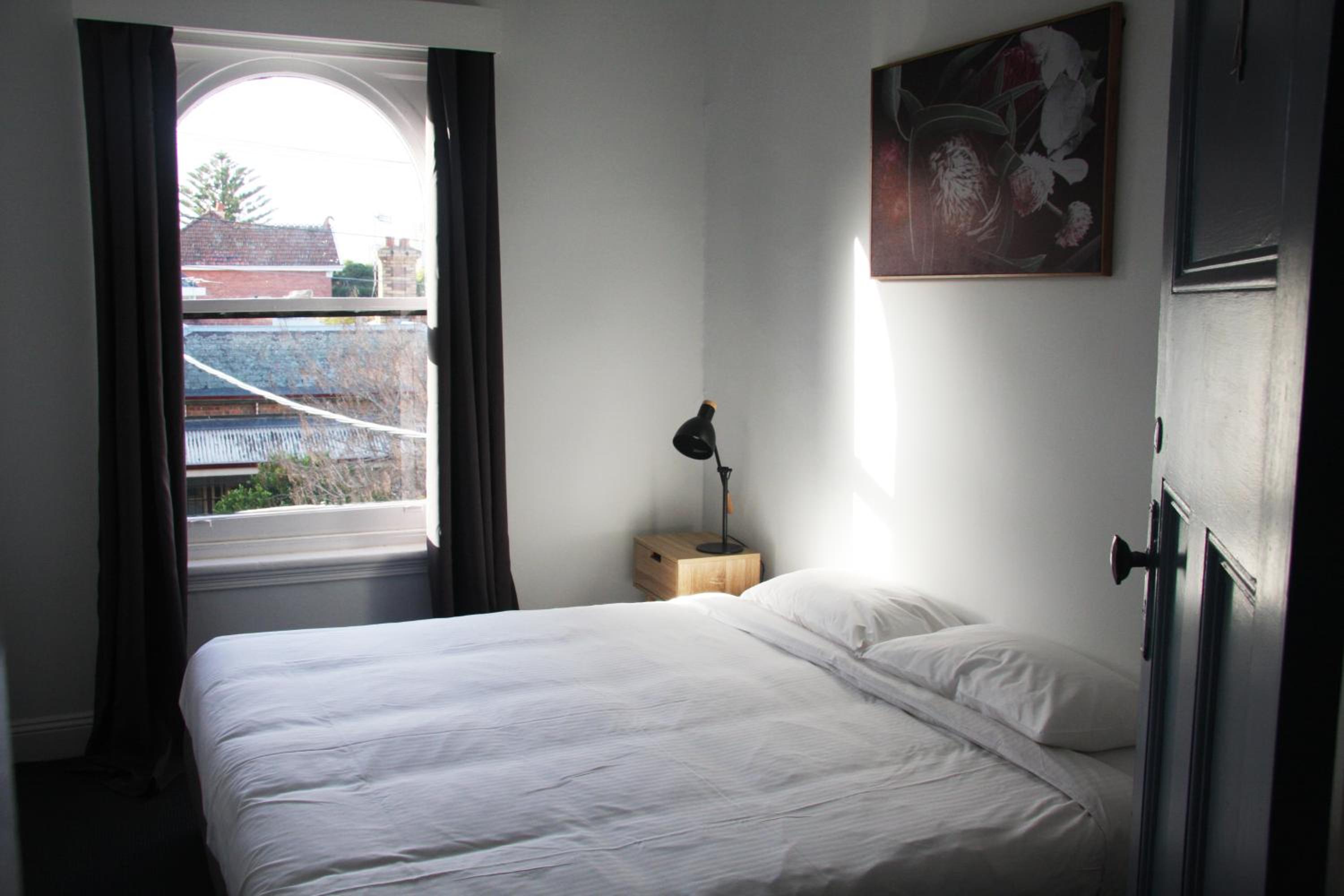Budget Double Room - Renovated recently - Photo 2