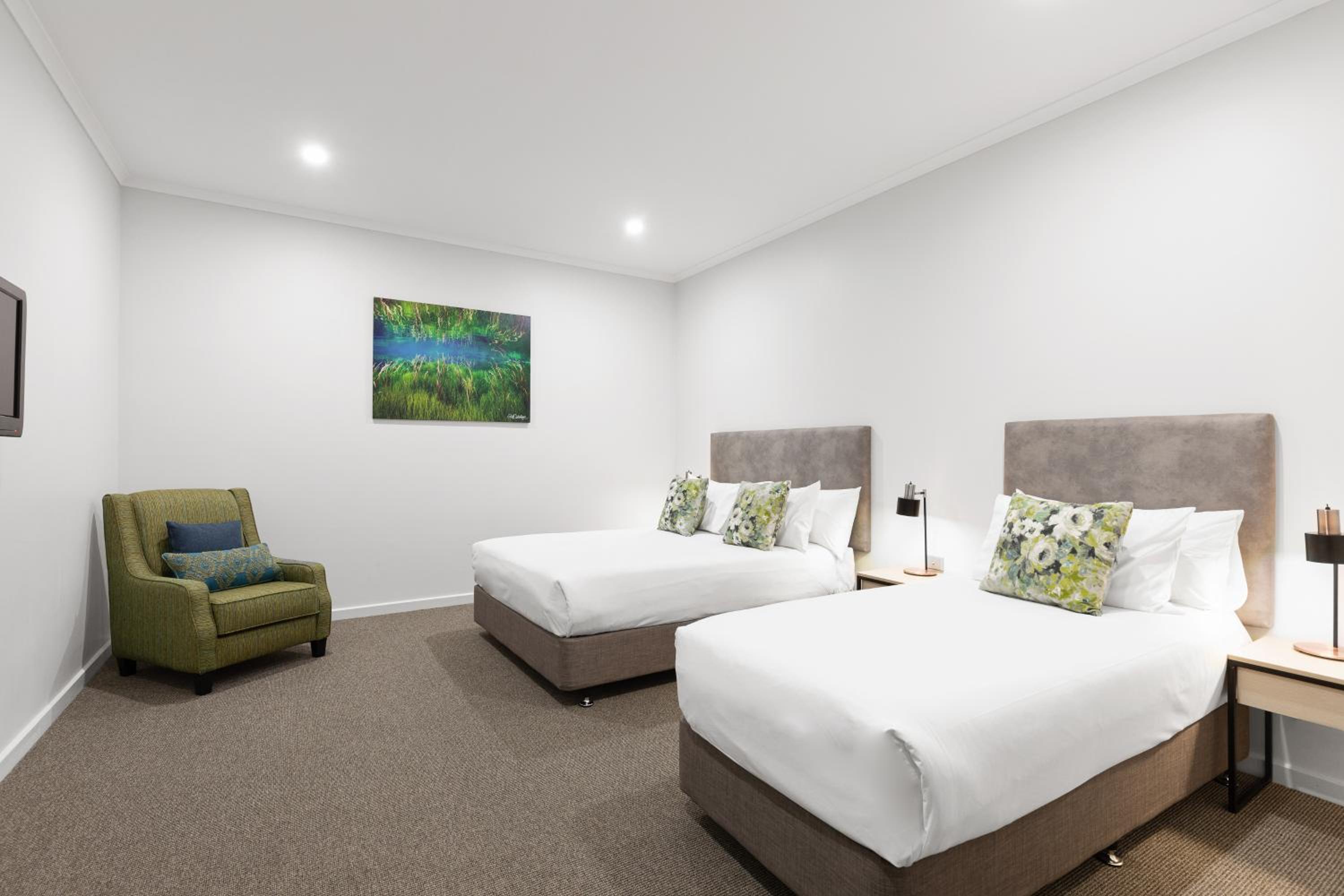 Deluxe Family Suite - Photo 6