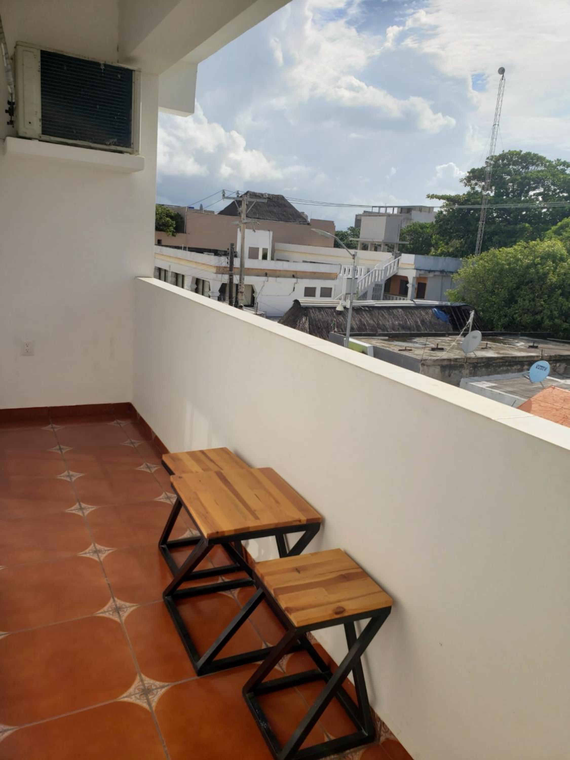 Queen Room with Balcony - Photo 9