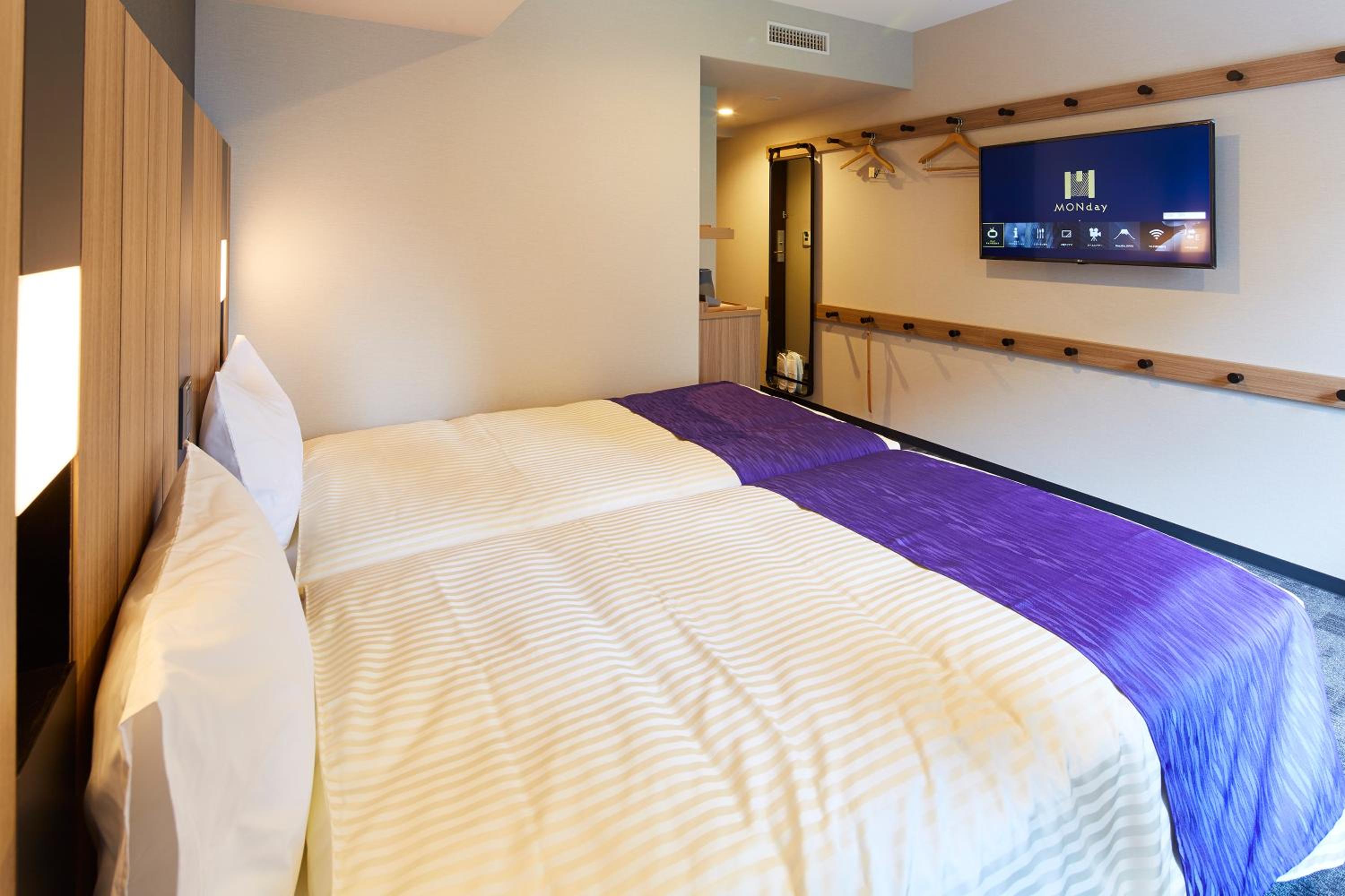 Deluxe Twin Room with Sofa bed - Photo 3