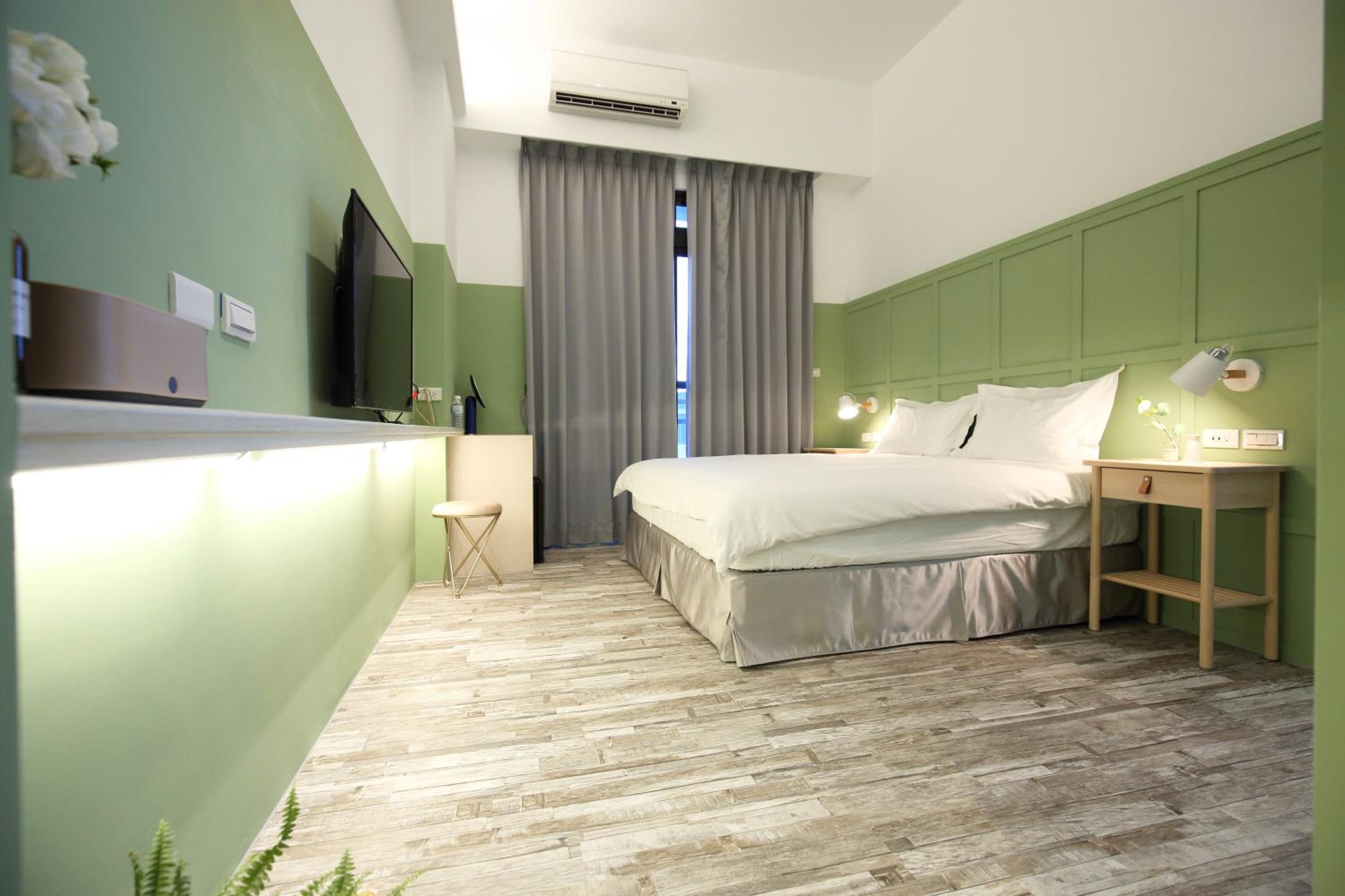 Queen Room with Balcony