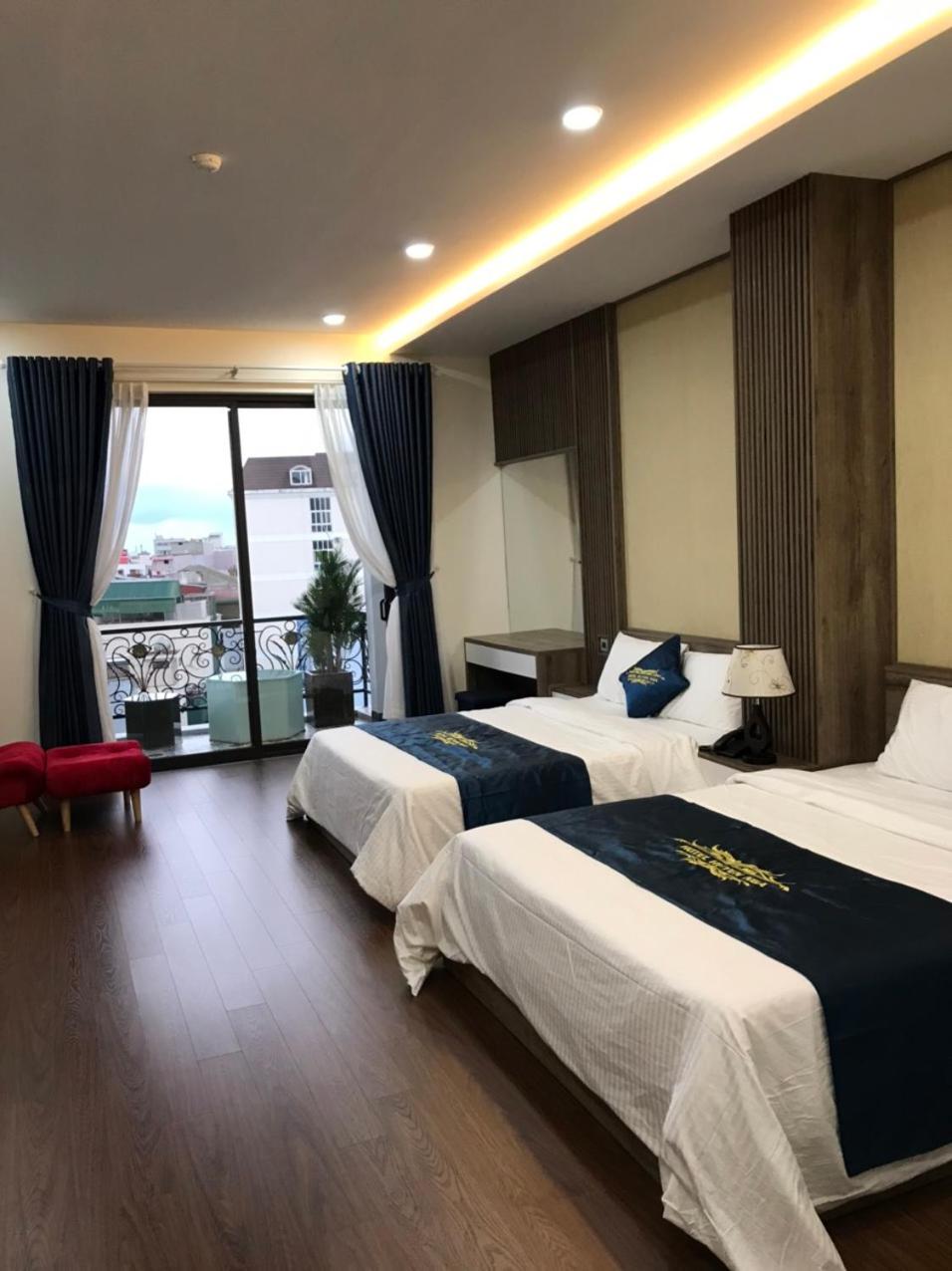 Queen Room with Two Queen Beds photo 3