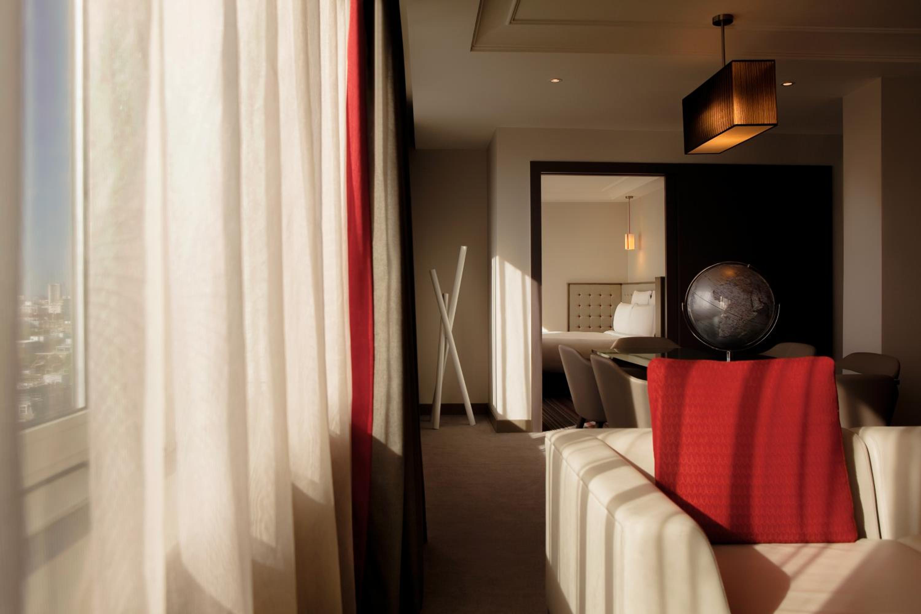 Deluxe King Suite