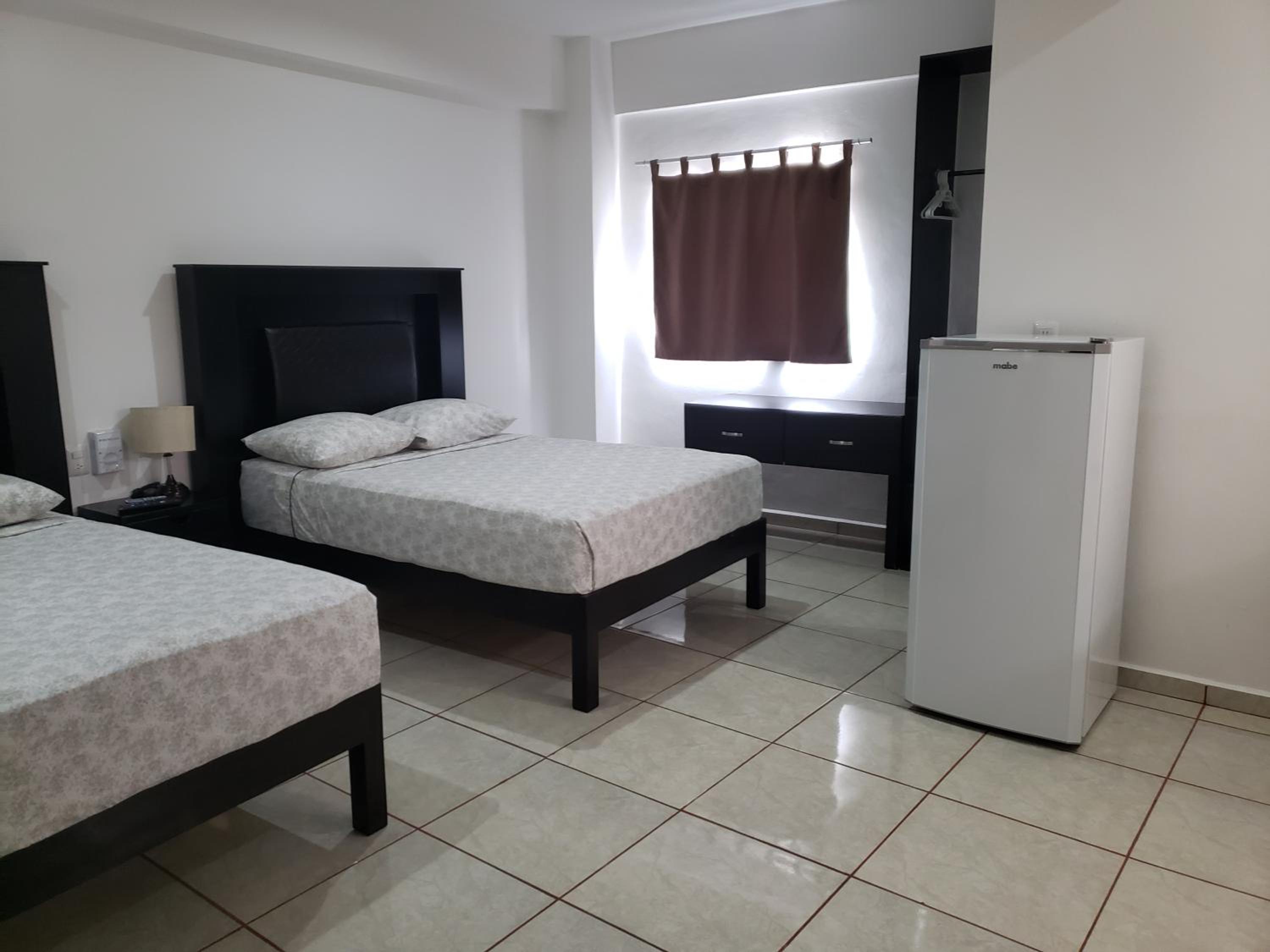 Standard Twin Room - Photo 5
