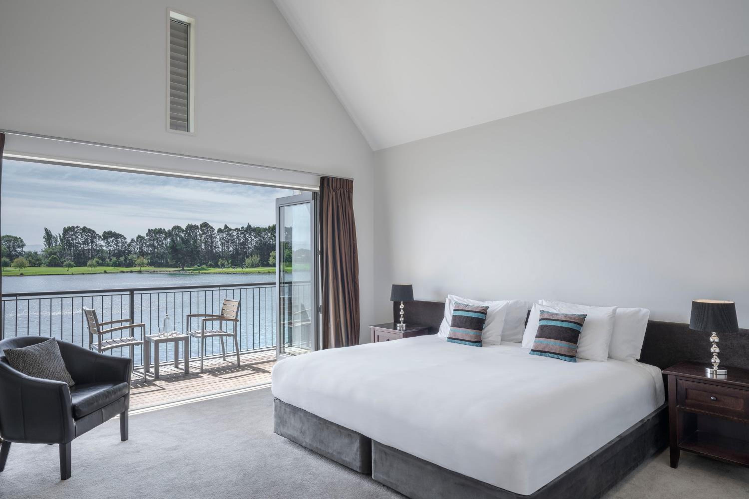 Lake view room