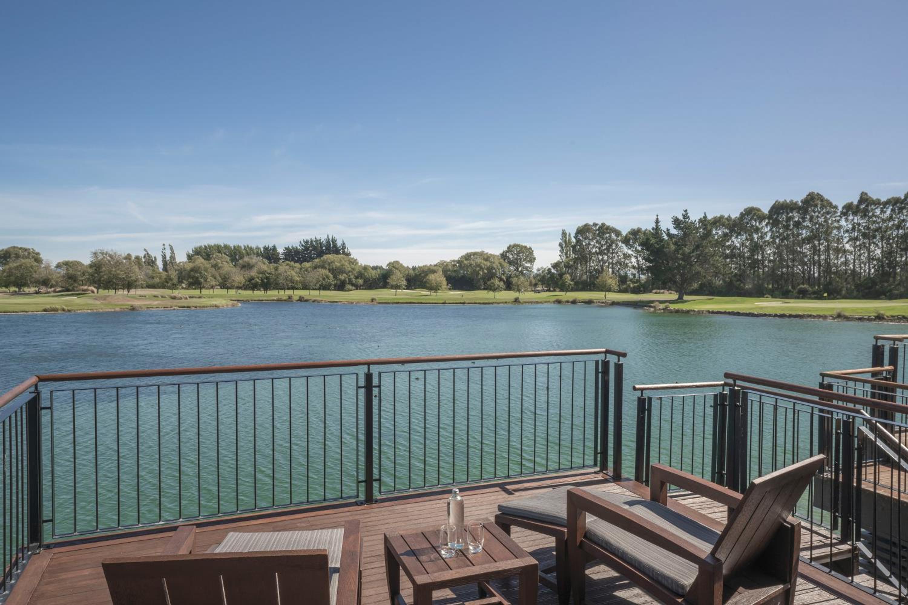 Lakefront Suite thumbnail 5