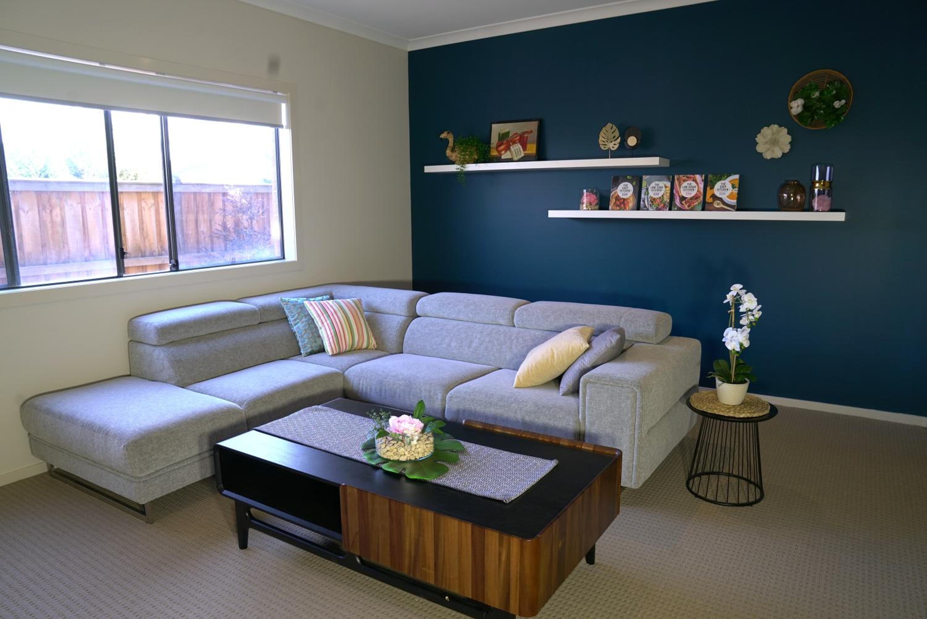 Six-Bedroom House photo 1