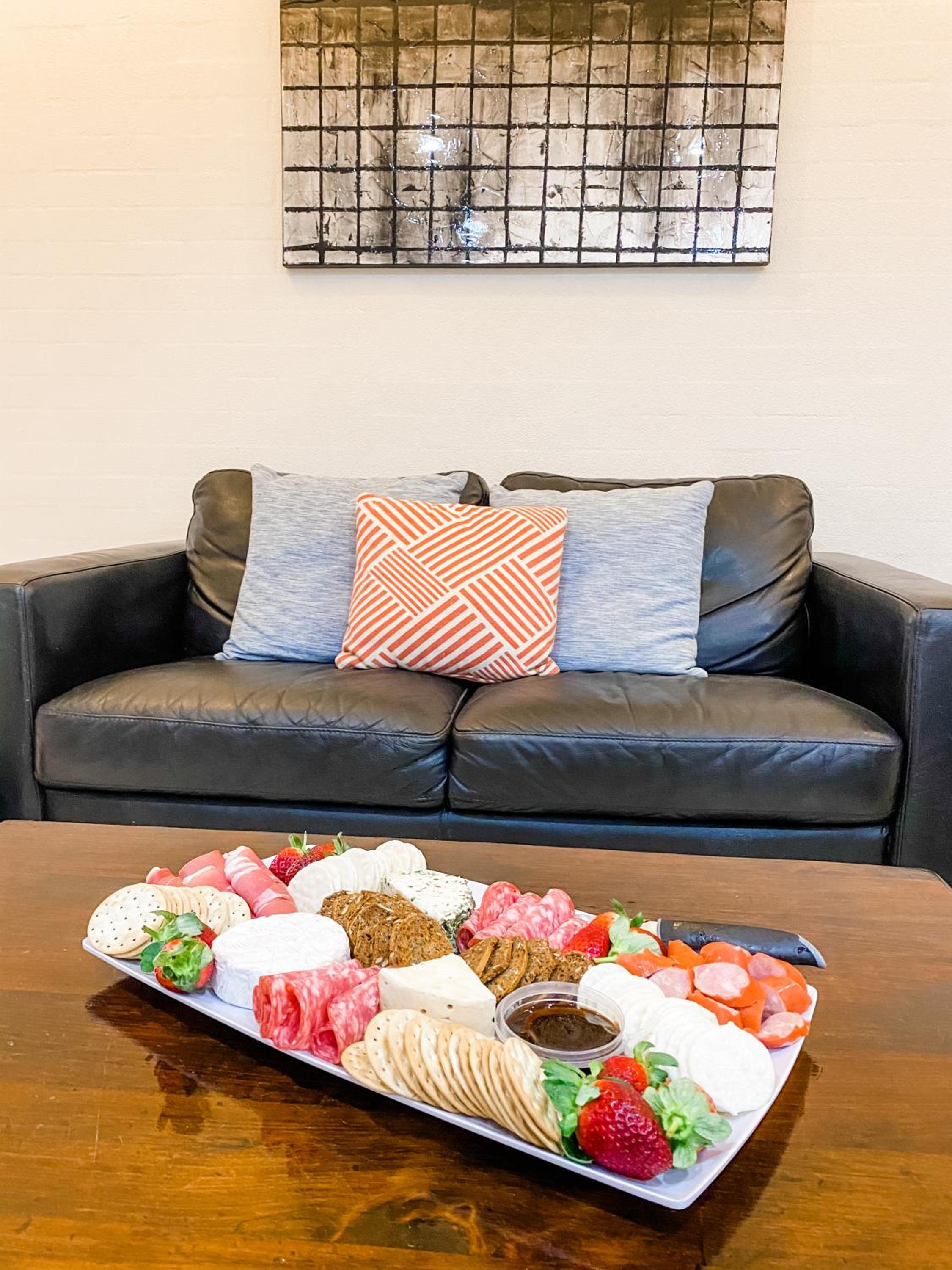 Three-Bedroom Apartments photo 2