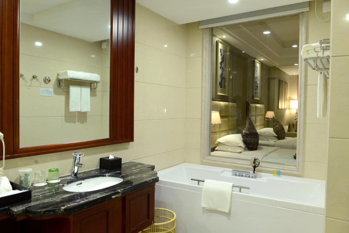 Deluxe Twin Room photo 3