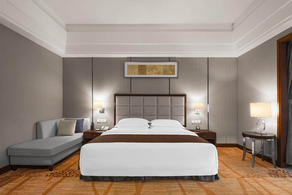 King Room with Balcony photo 2