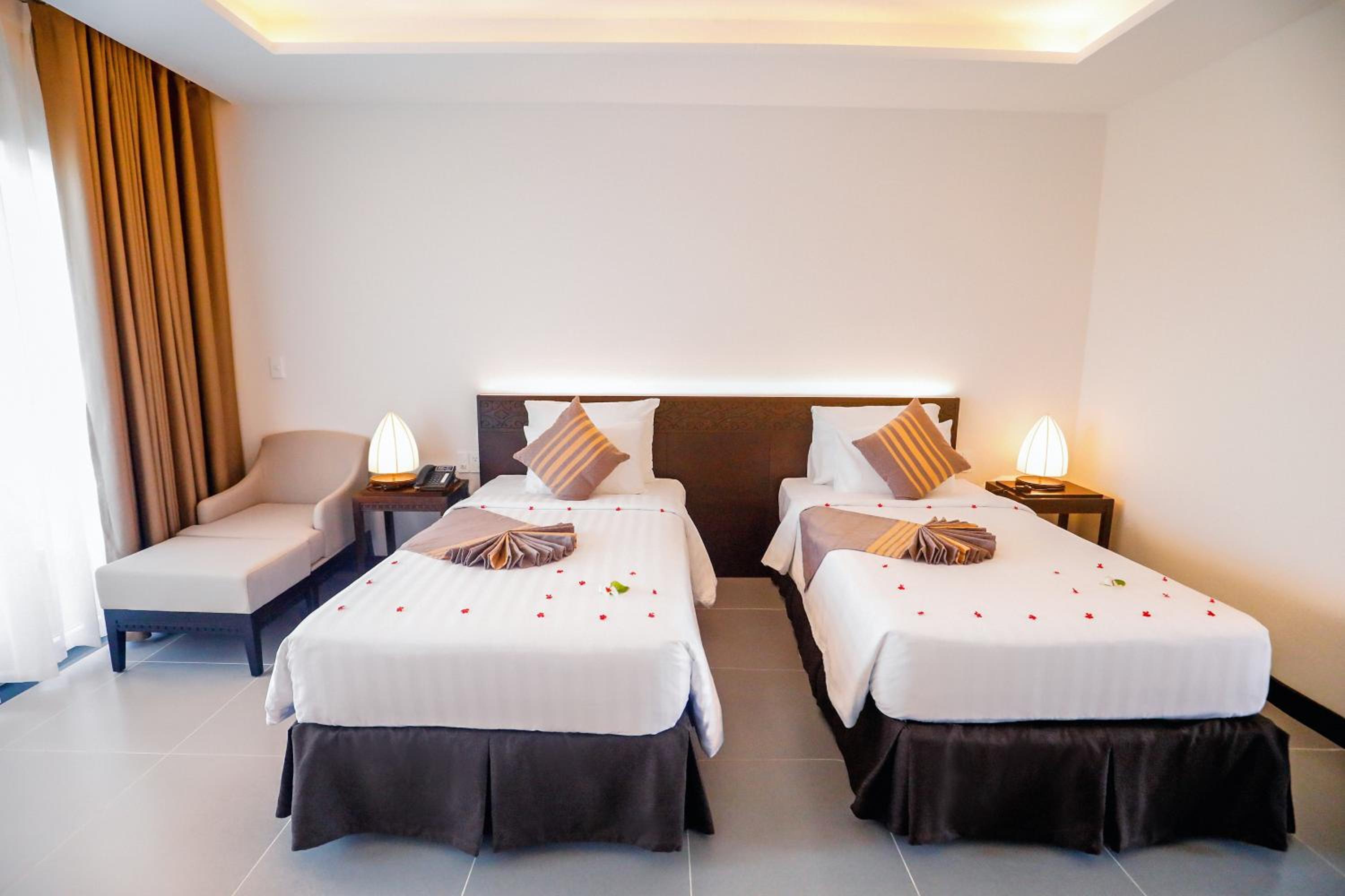 Deluxe Twin Room with Balcony - Garden View photo 2
