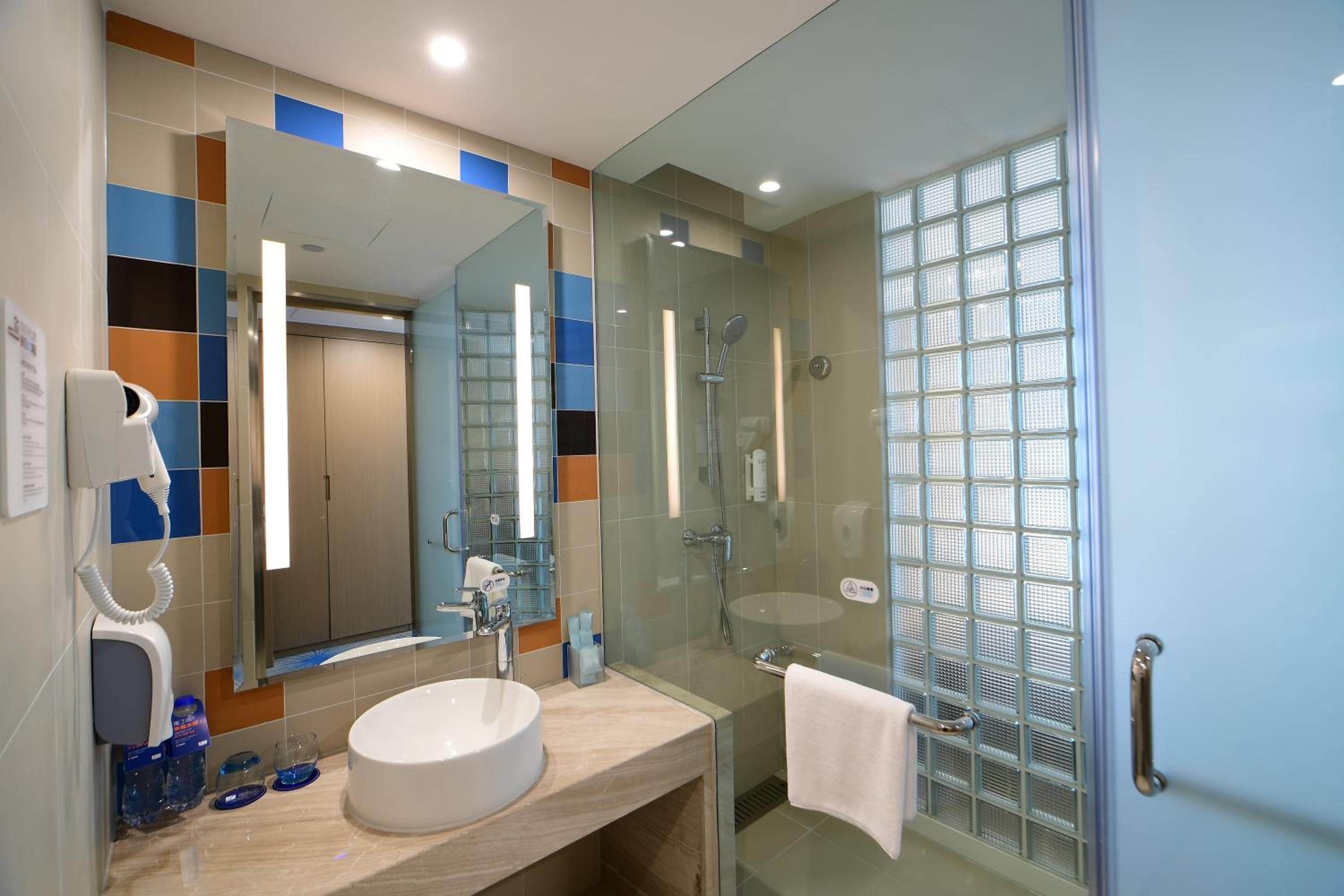 Specialty Room photo 2