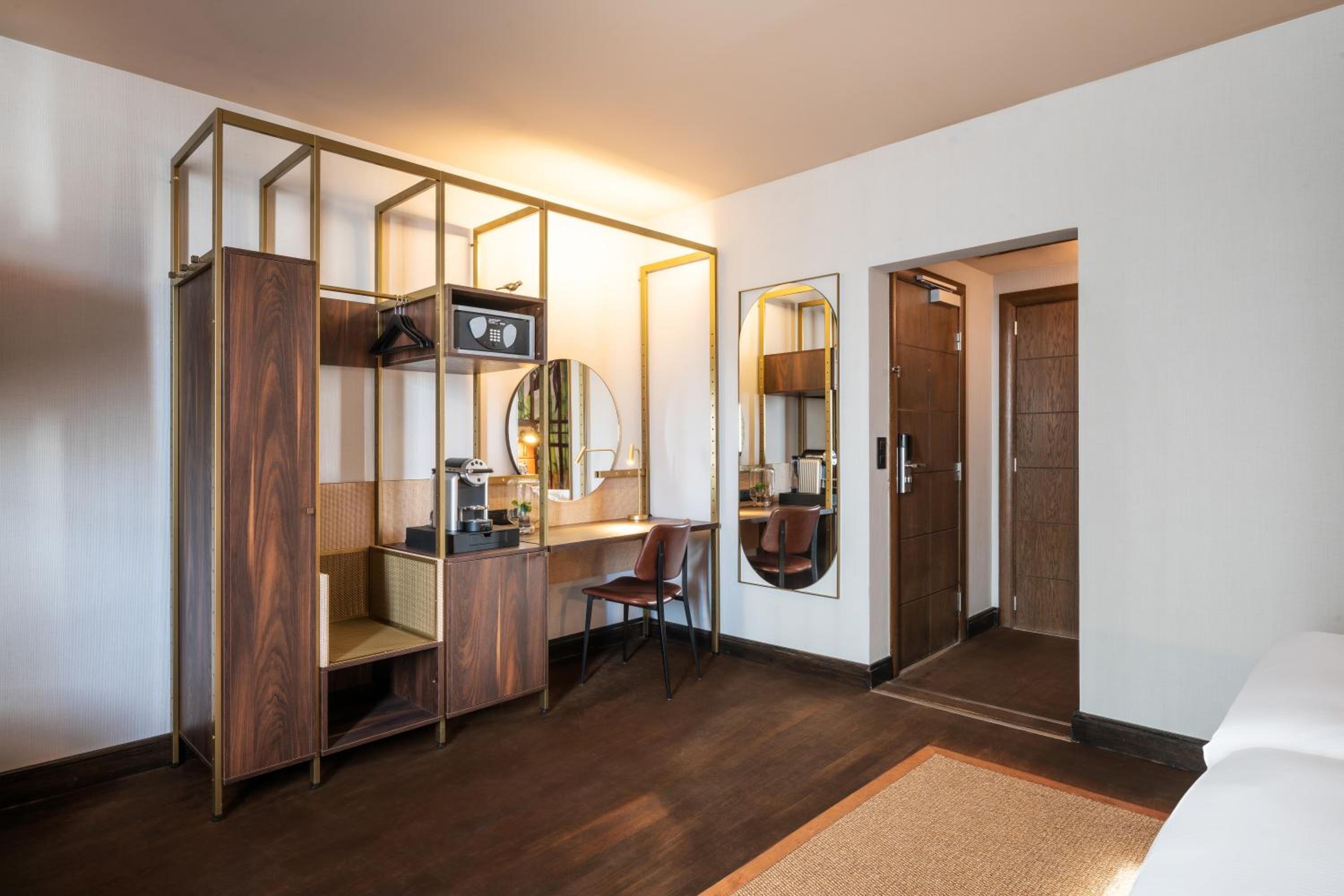 Premium Room - Photo 10