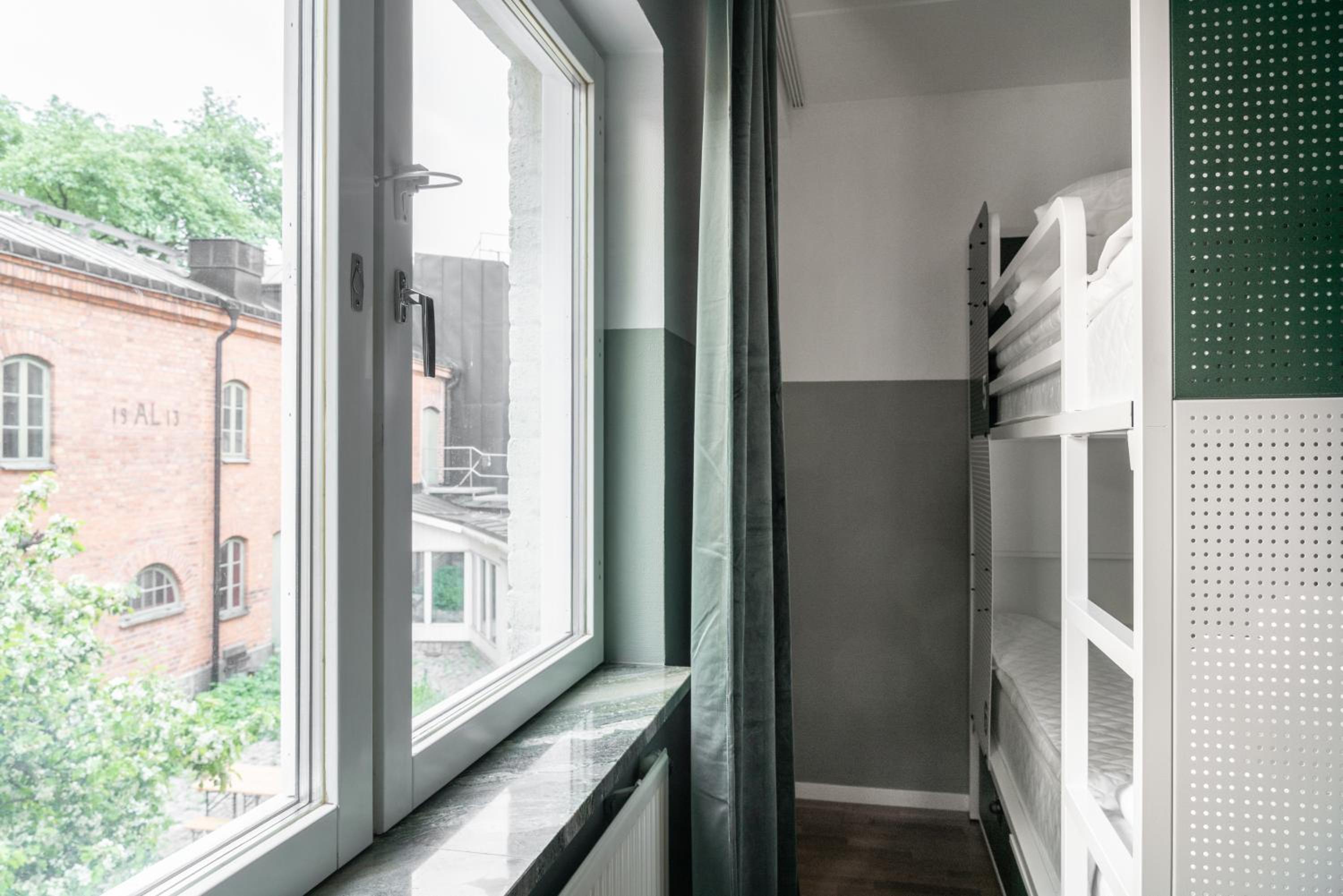 6-Bed Room - Photo 9