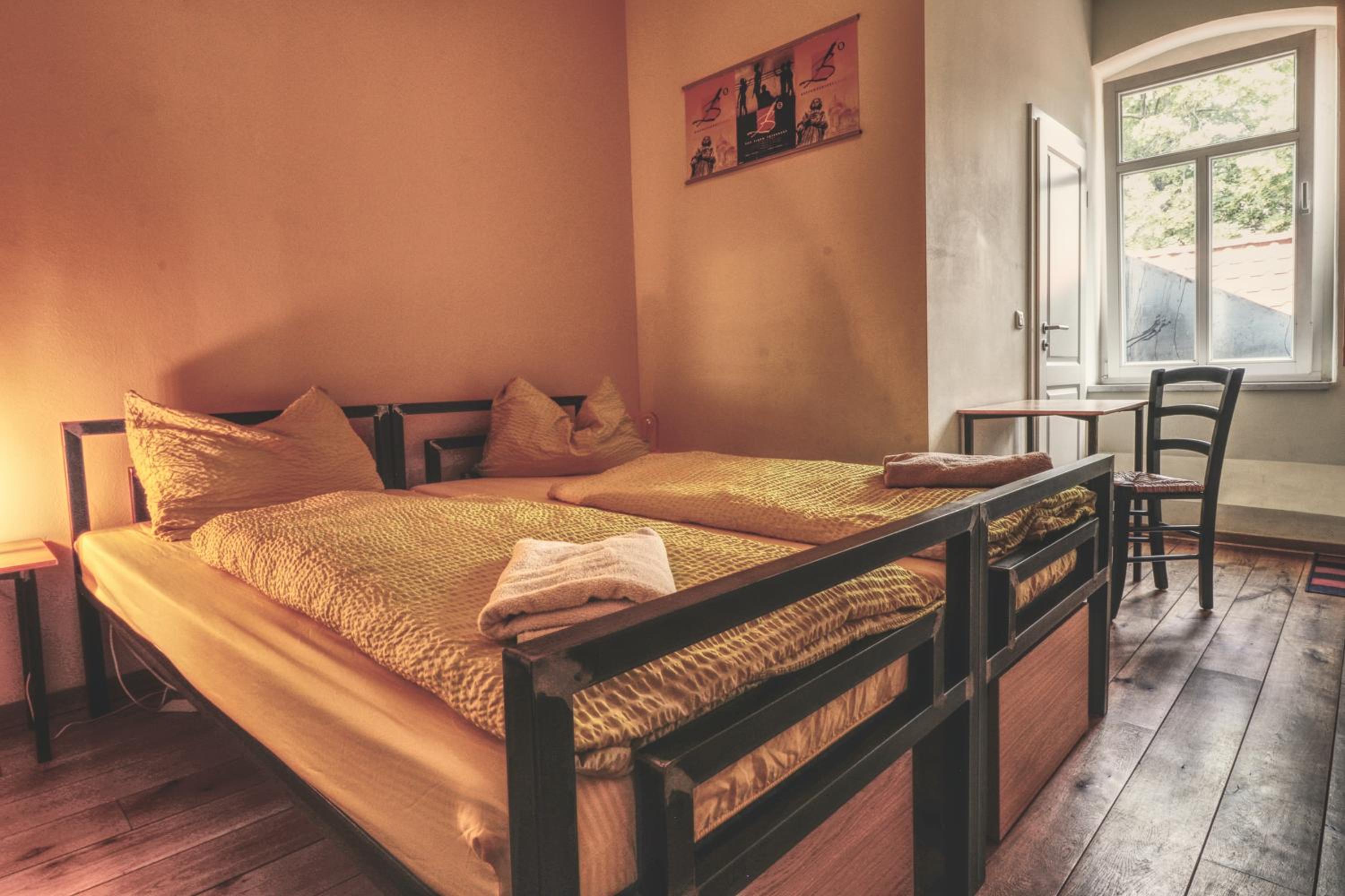 Double Room with Private Bathroom - Photo 4
