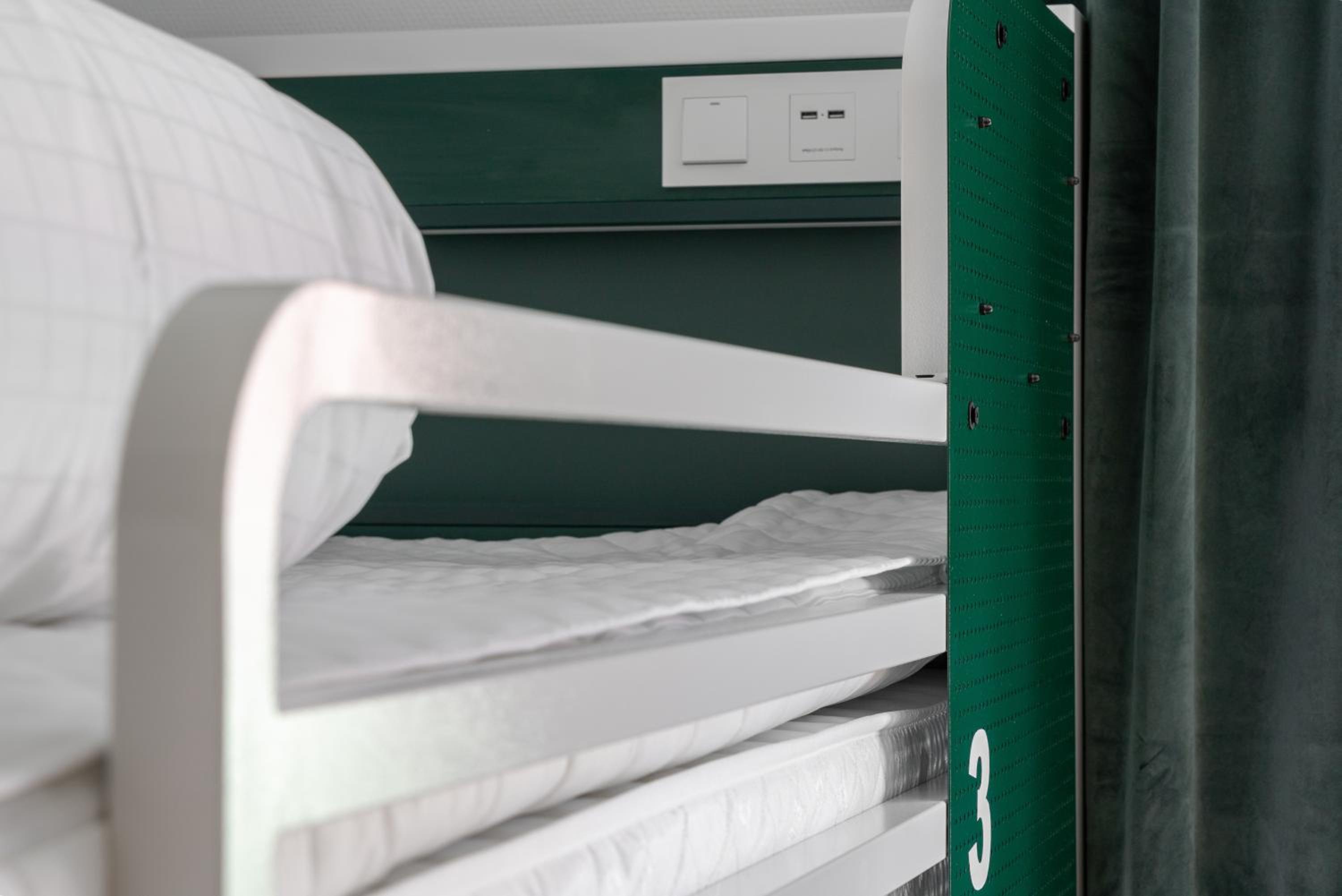 6-Bed Room - Photo 6