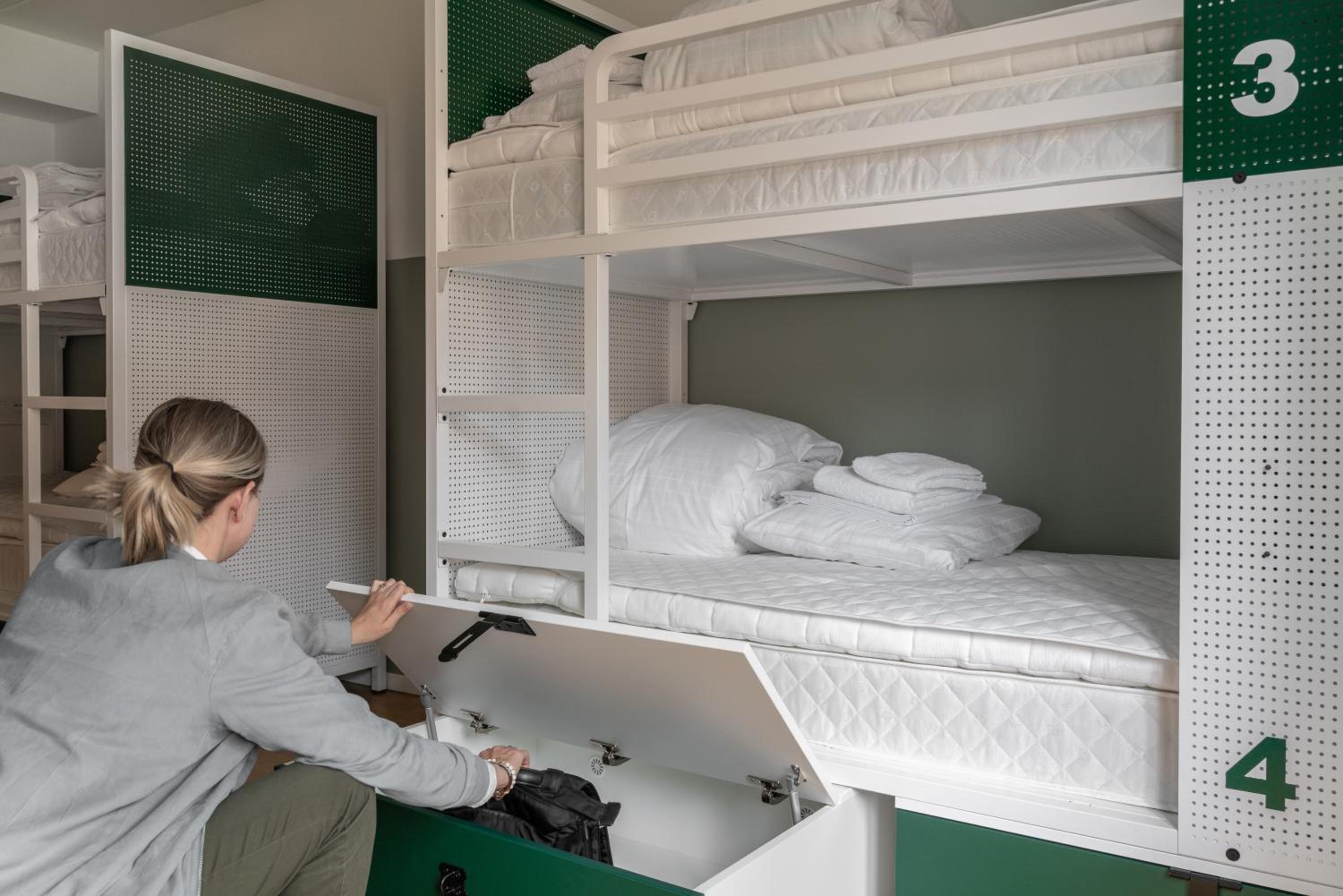 6-Bed Room - Photo 1