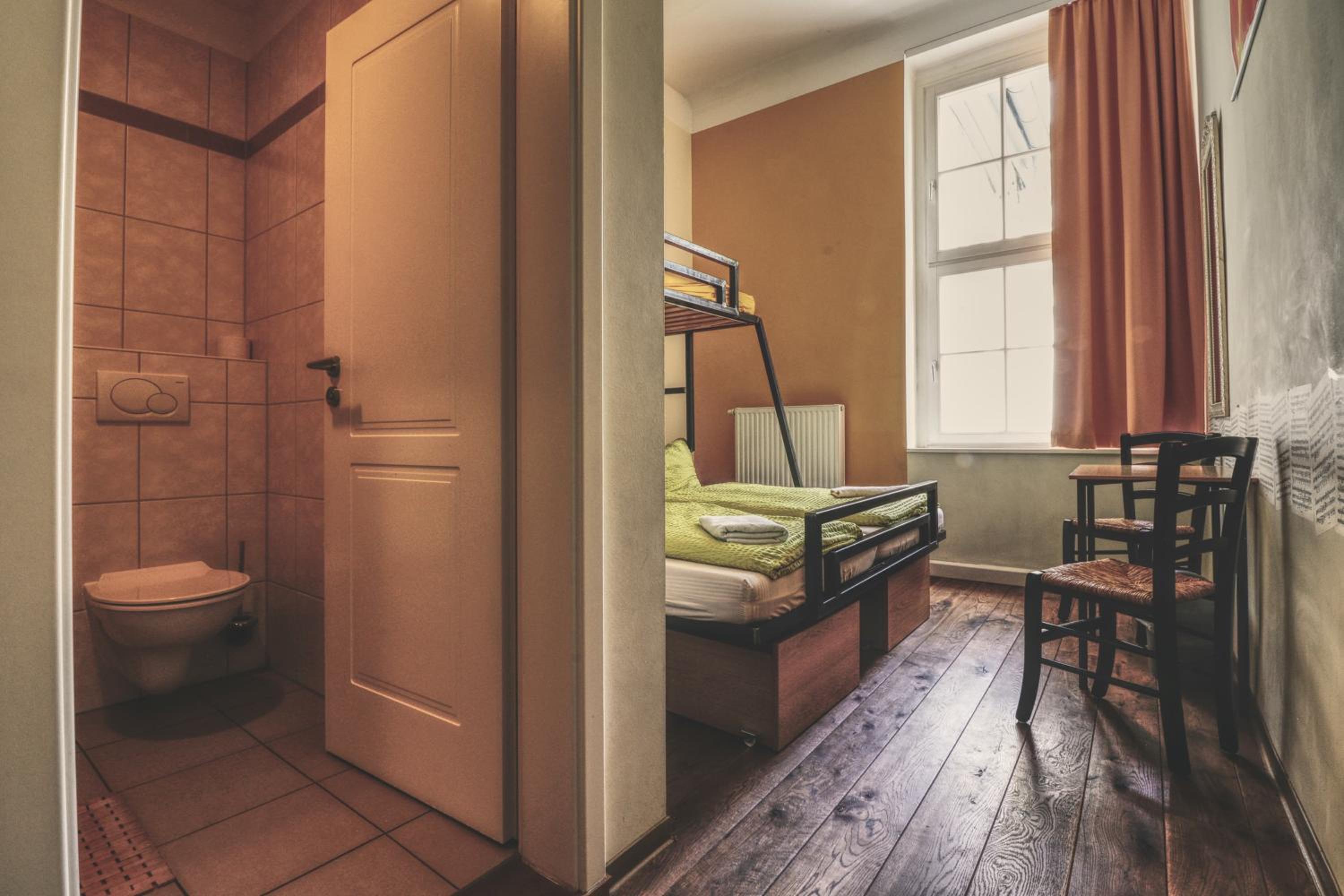 Double Room with Private Bathroom - Photo 1