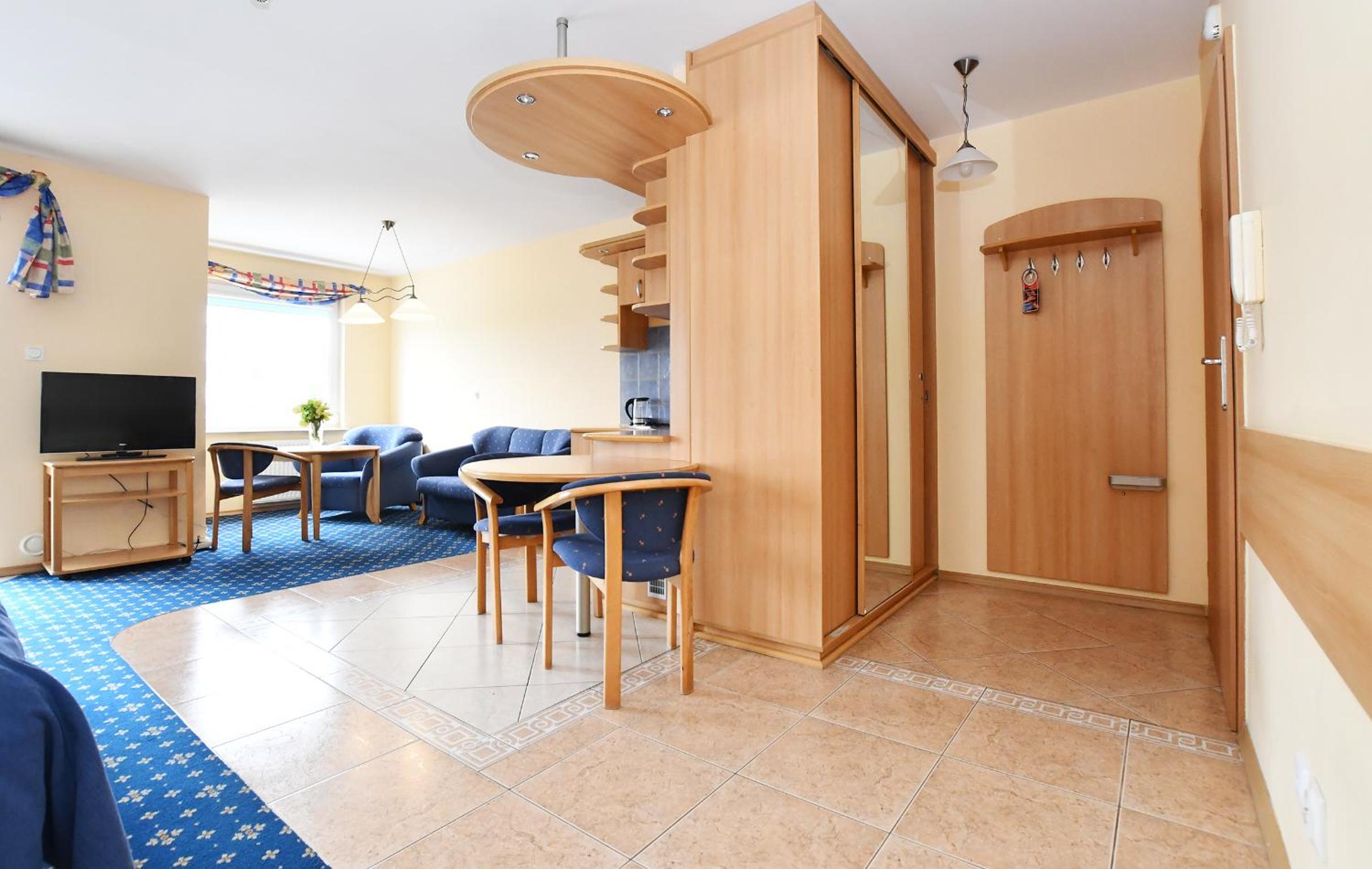 One-Bedroom Apartment - Photo 9