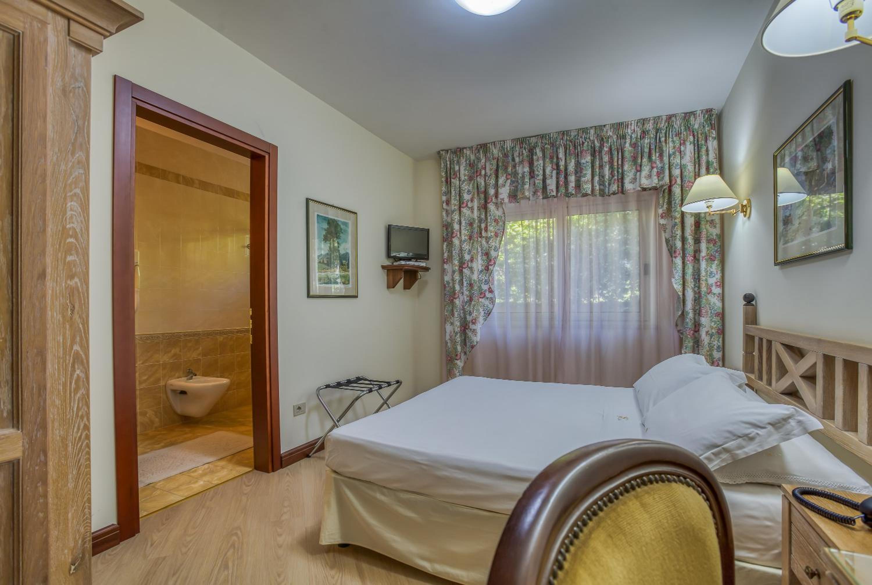 Standard Double Room photo 3