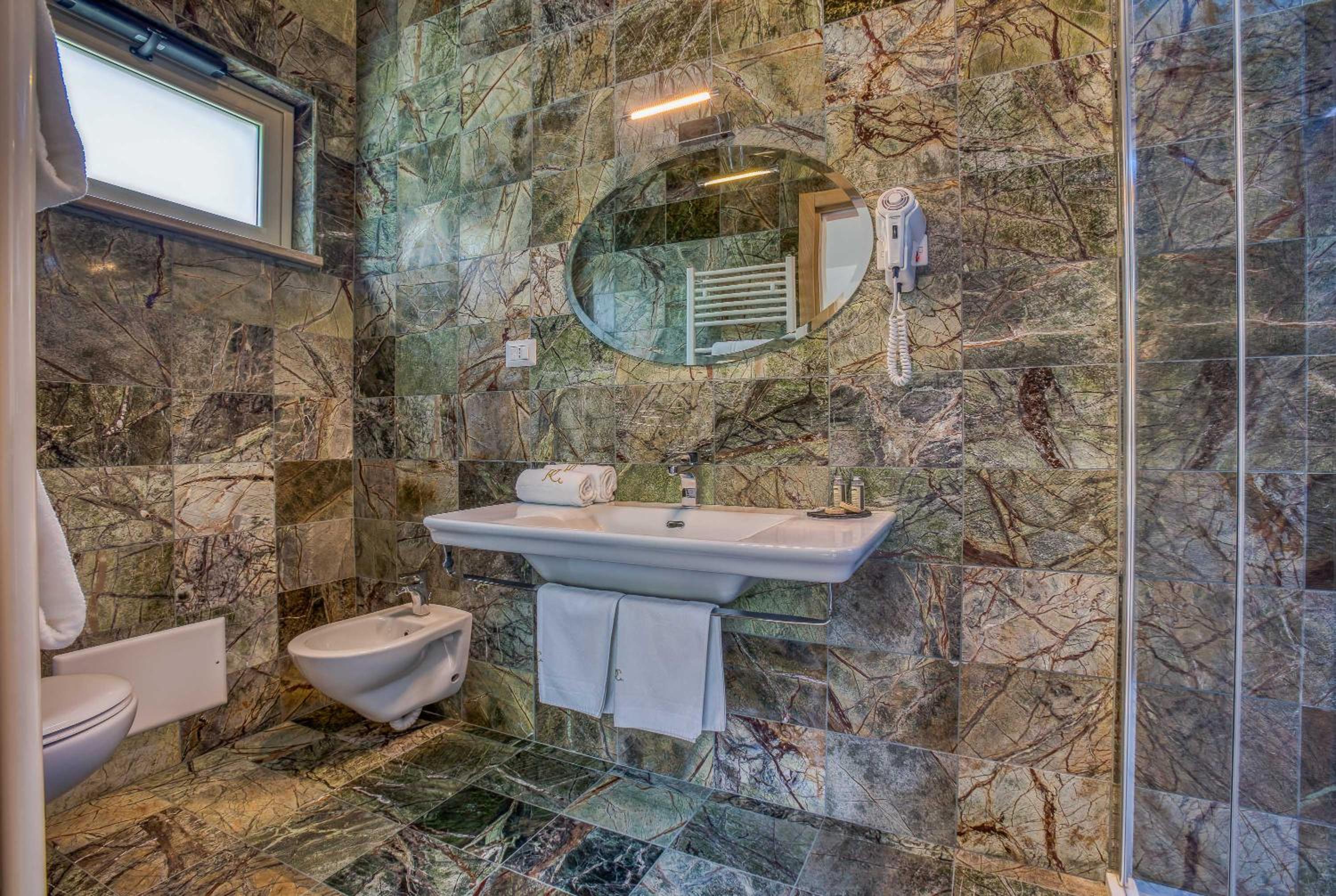 Queen Room with Spa Bath photo 3