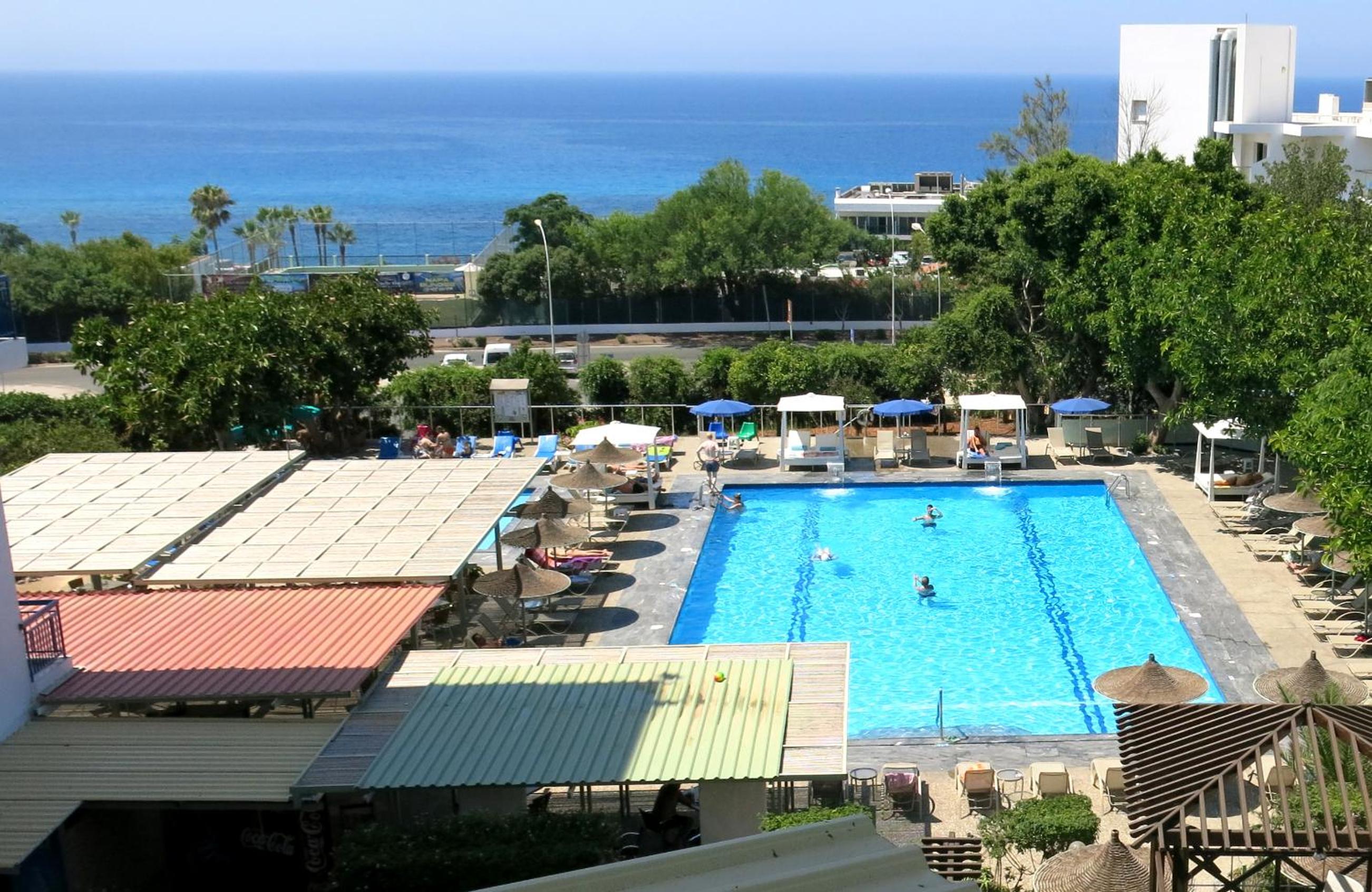 Double Room with Pool View photo 2
