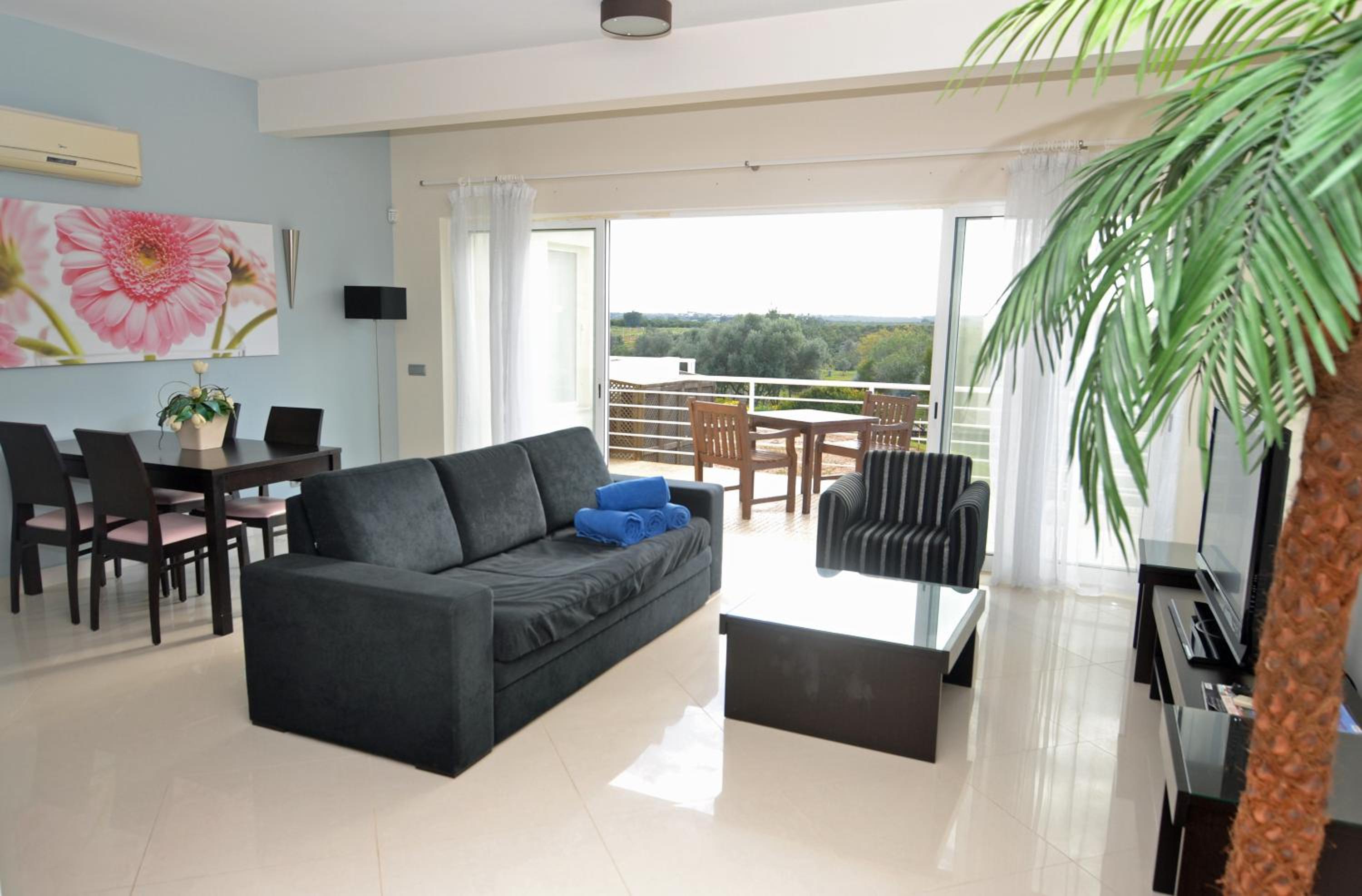 Apartment with Garden View