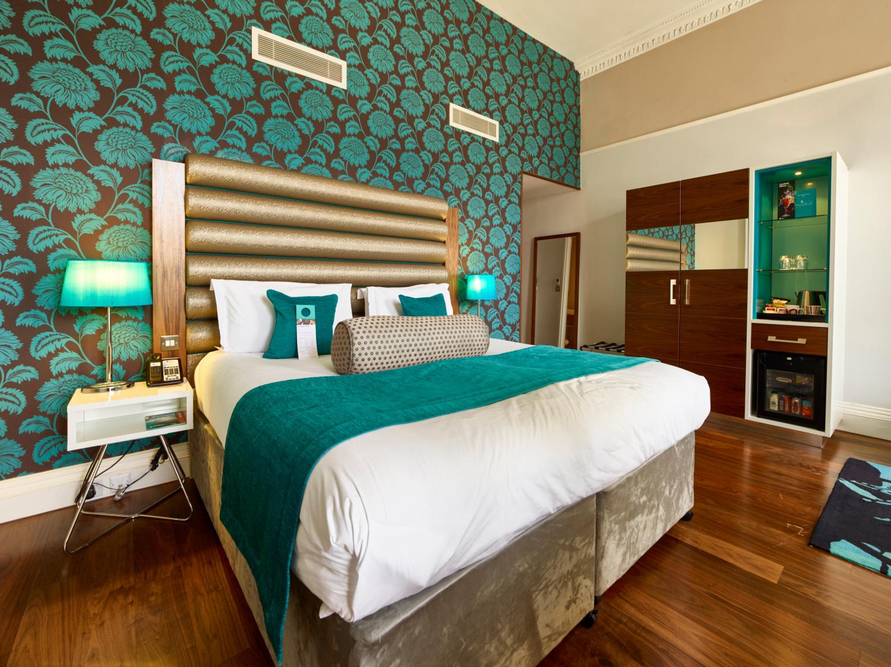 Premium King Room - Photo 6