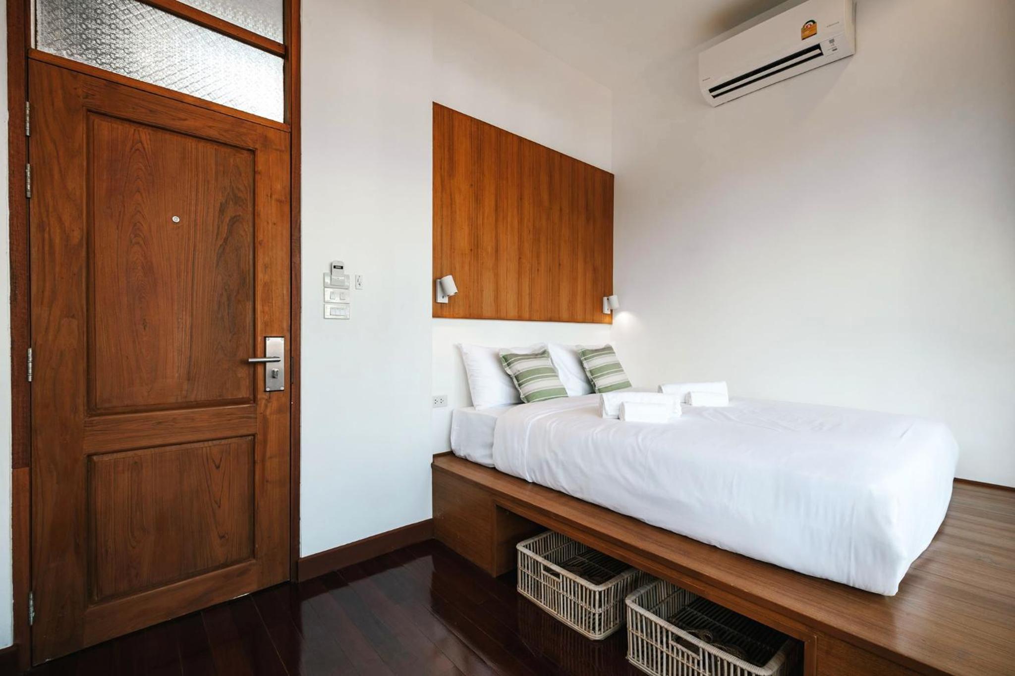 Queen Room with Balcony - Photo 1