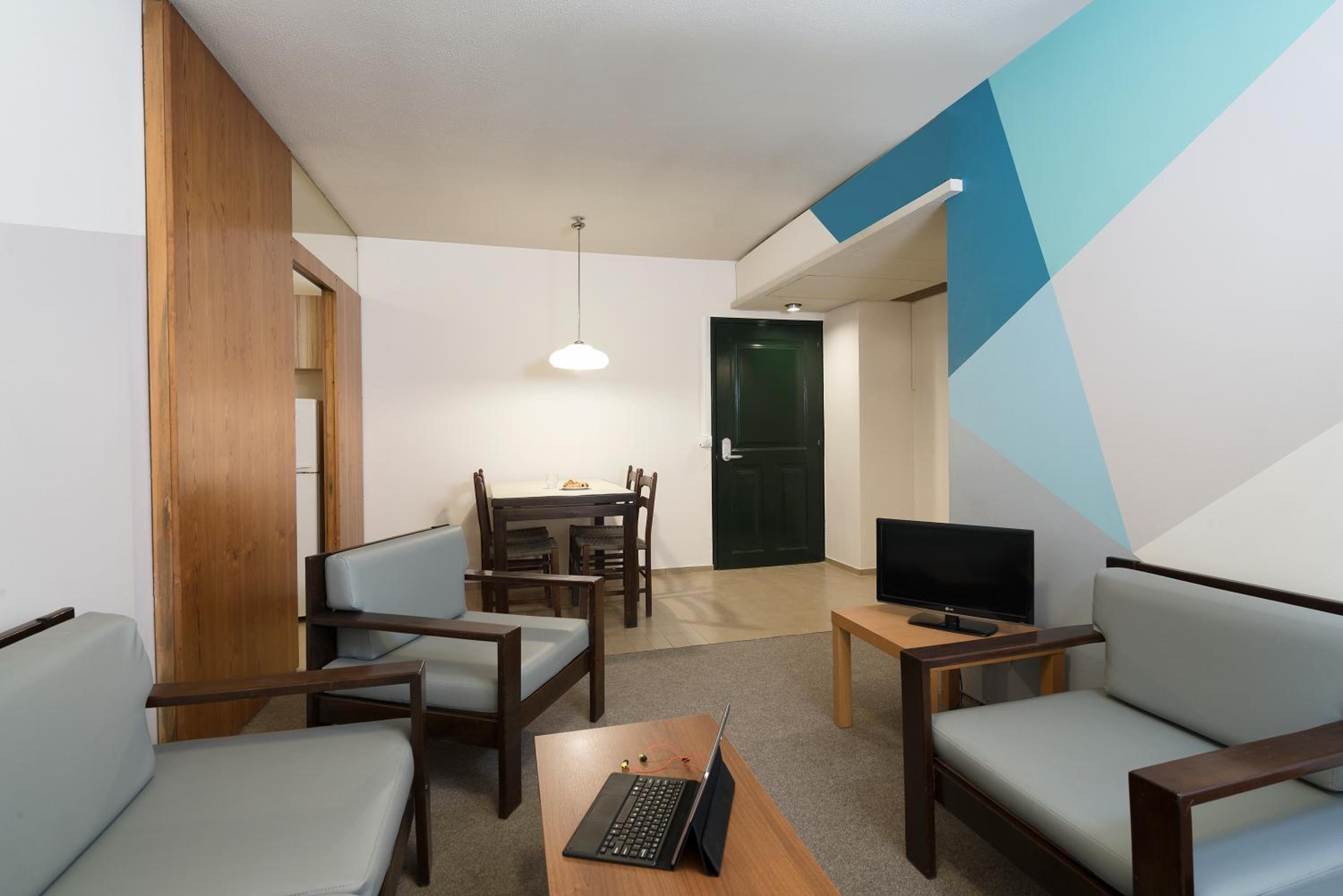 Standard Two-Bedroom Apartment with Side Sea View photo 3
