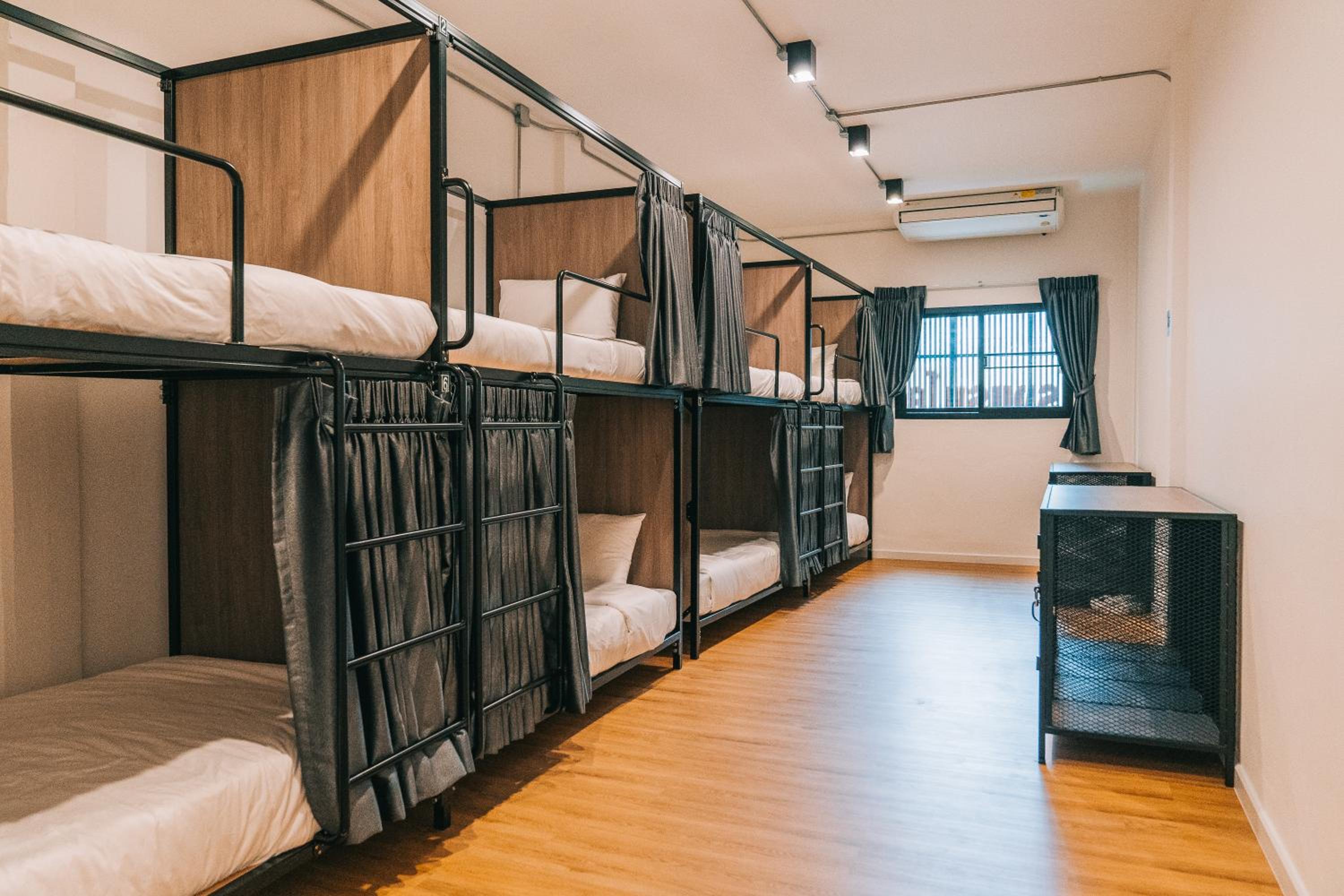 8-Bed Mixed Dormitory Room photo 3